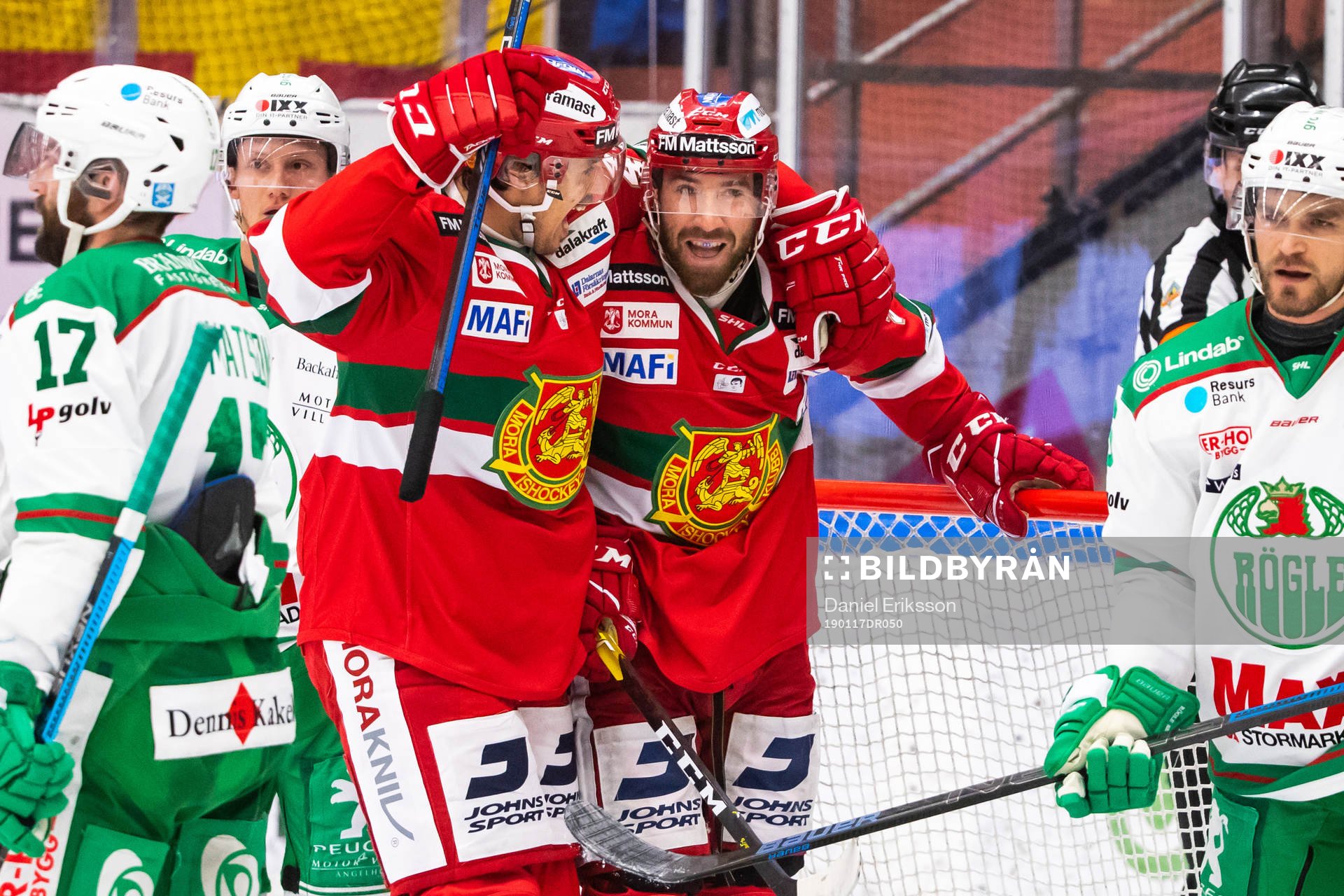 Moras Andrew Rowe och Matej Stransky  jublar