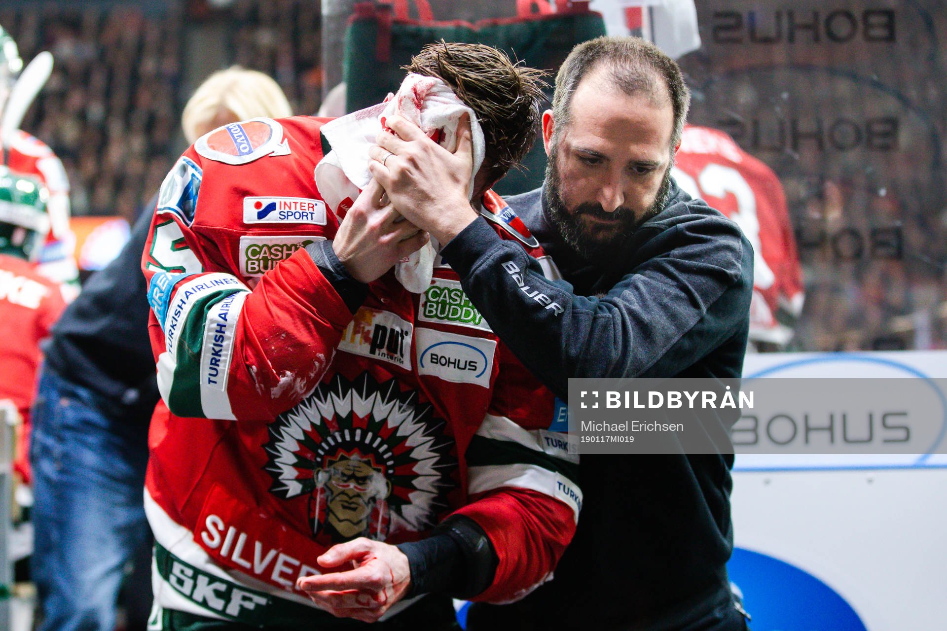 Frölunda Chay Genoway leds av isen