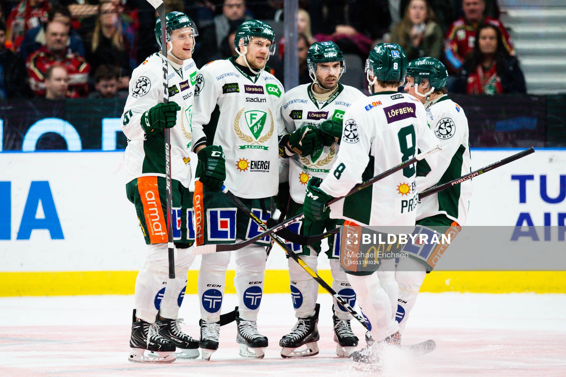 Färjestads Ilari Melart jublar med lagkamrater