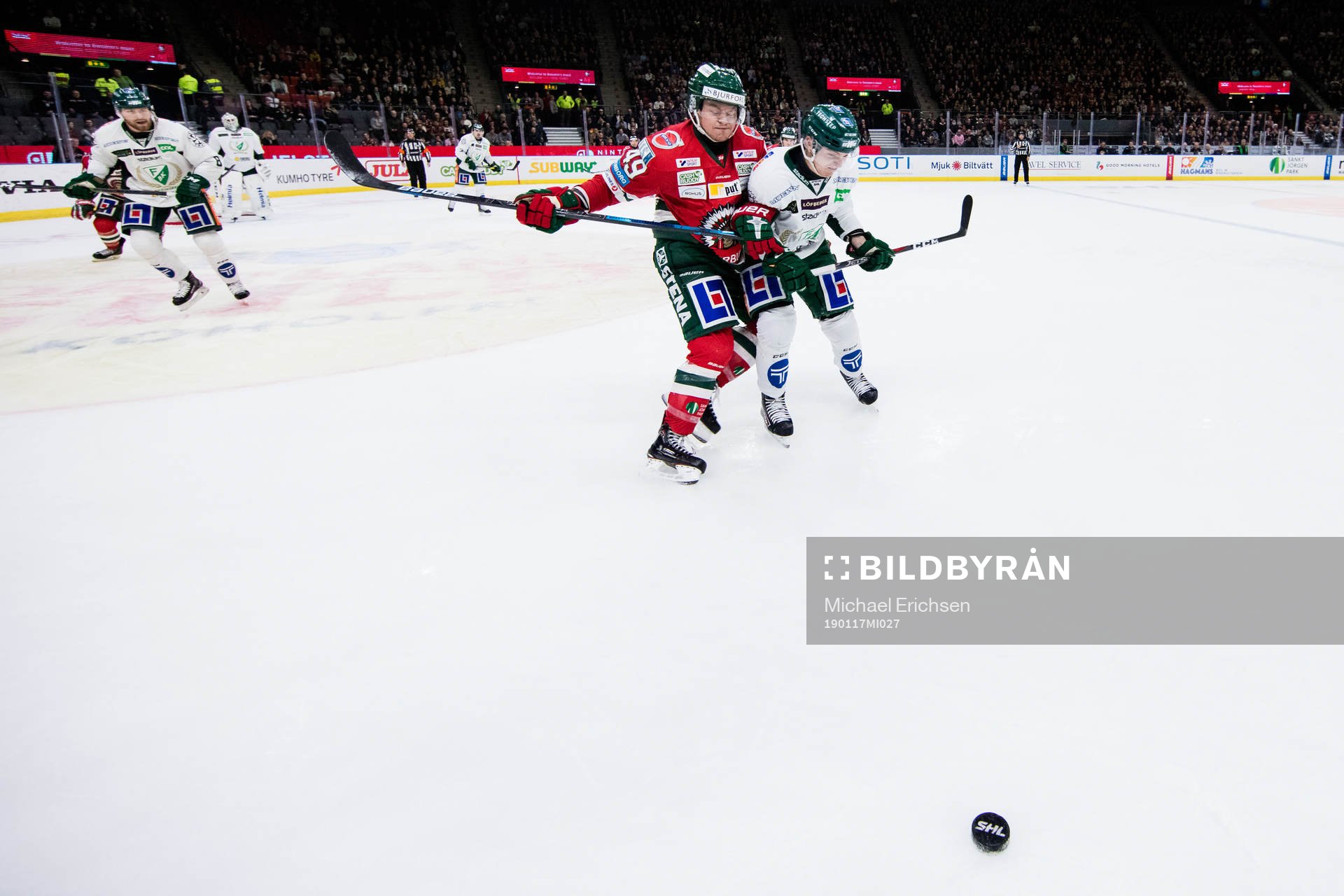 Frölundas Rhett Rakshani och Färjestads Axel Ottosson