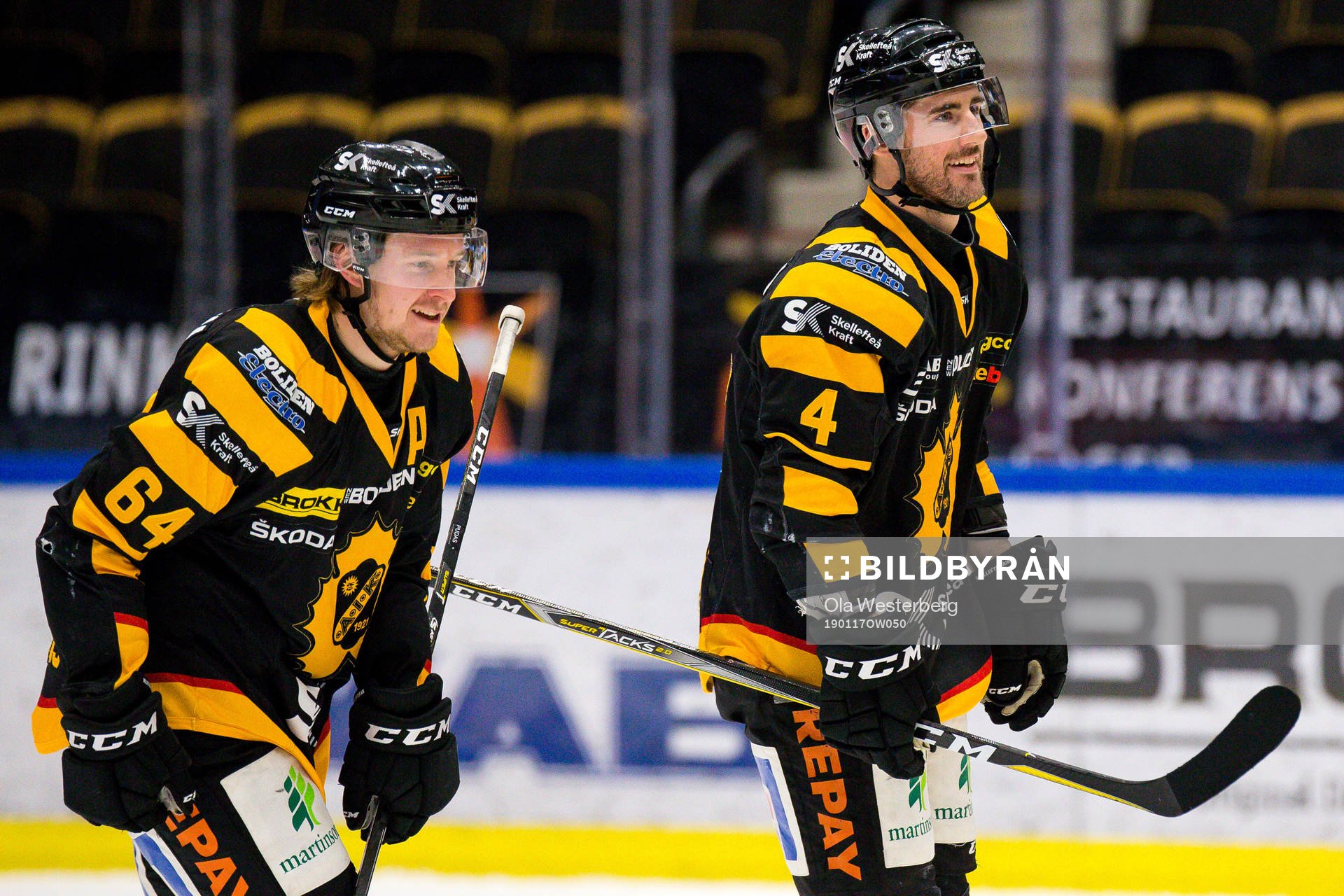 Skellefteås Jonathan Pudas och Bud Holloway  jublar
