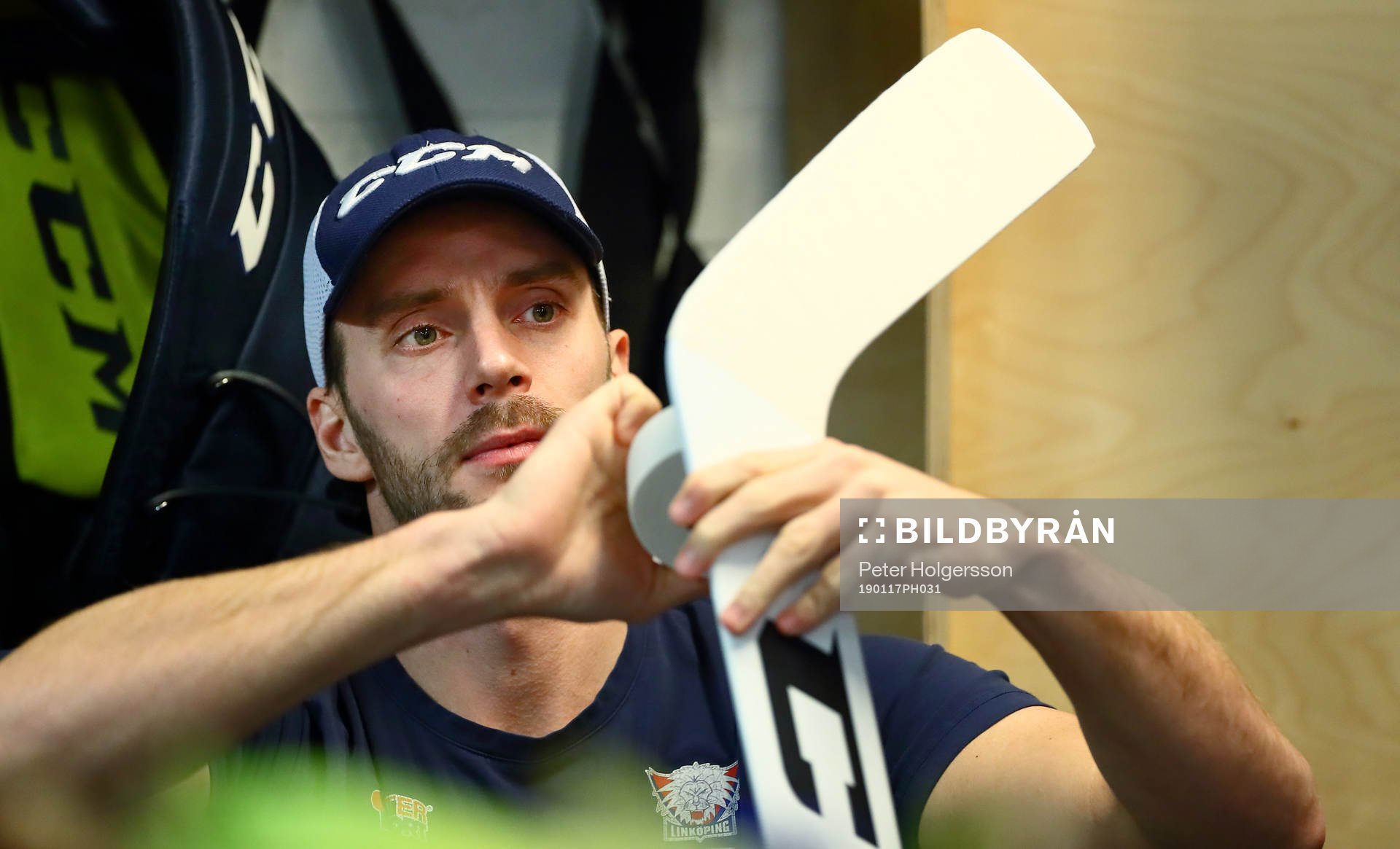 Linköpings målvakt Jonas Gustavsson före ishockeymatchen