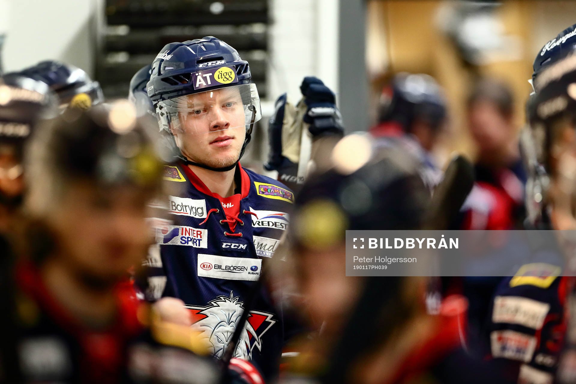Linköpings Anton Karlsson före ishockeymatchen i SHL