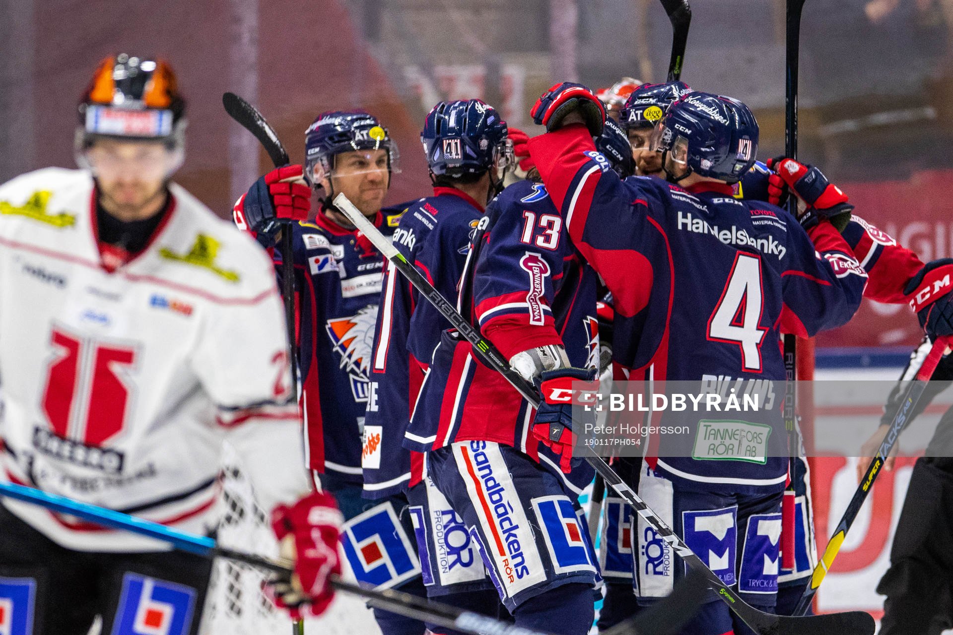 Linköpings Adam Brodecki jublar med lagkamrater