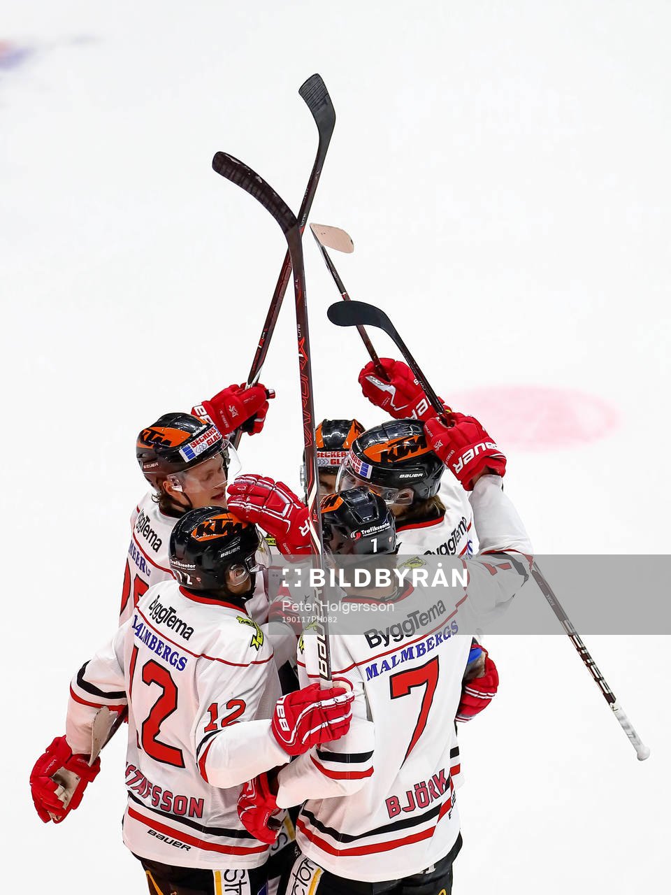 Örebros spelare jublar
