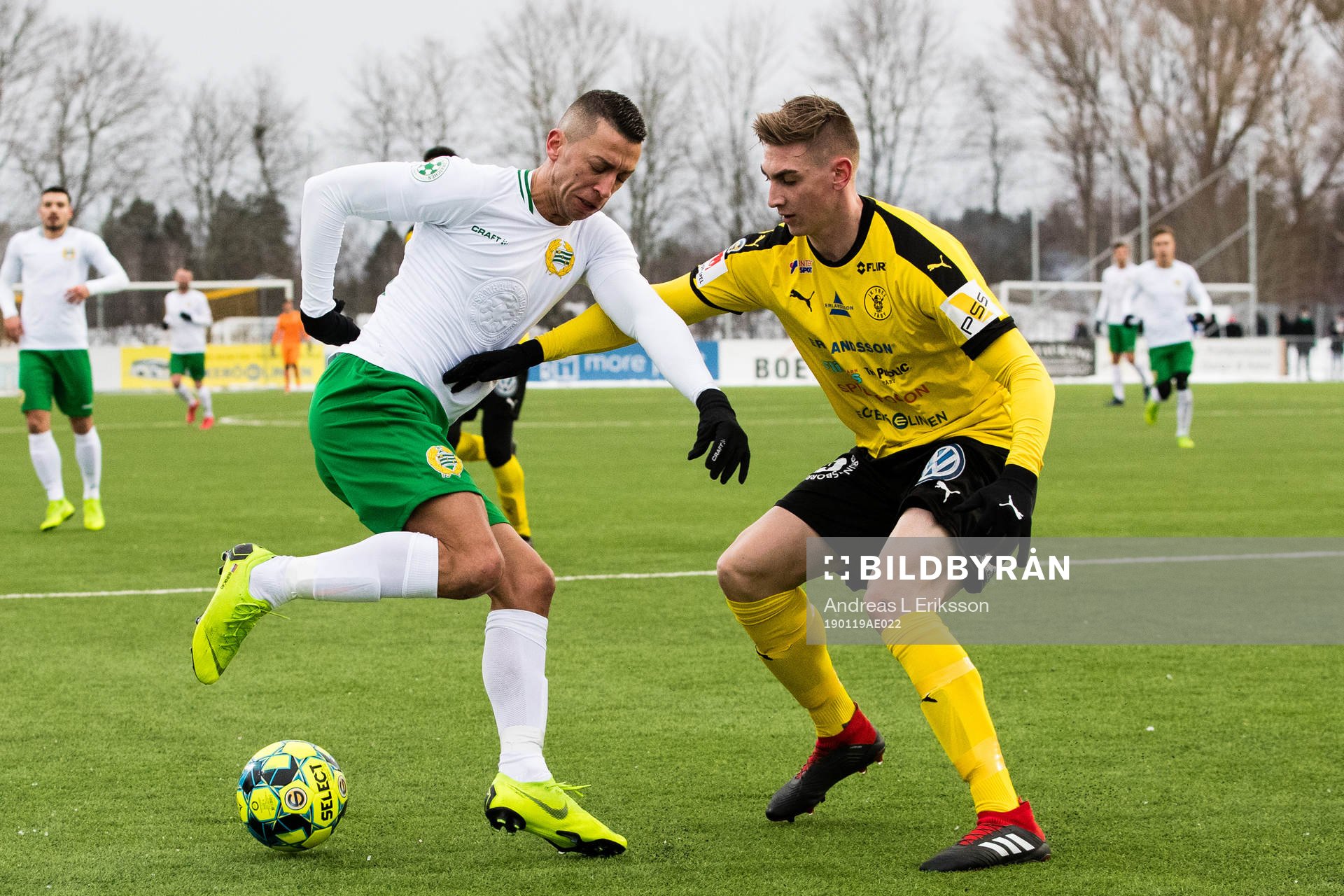 Hammarbys Nikola Djurdjic i kamp om bollen med Frejs Albin