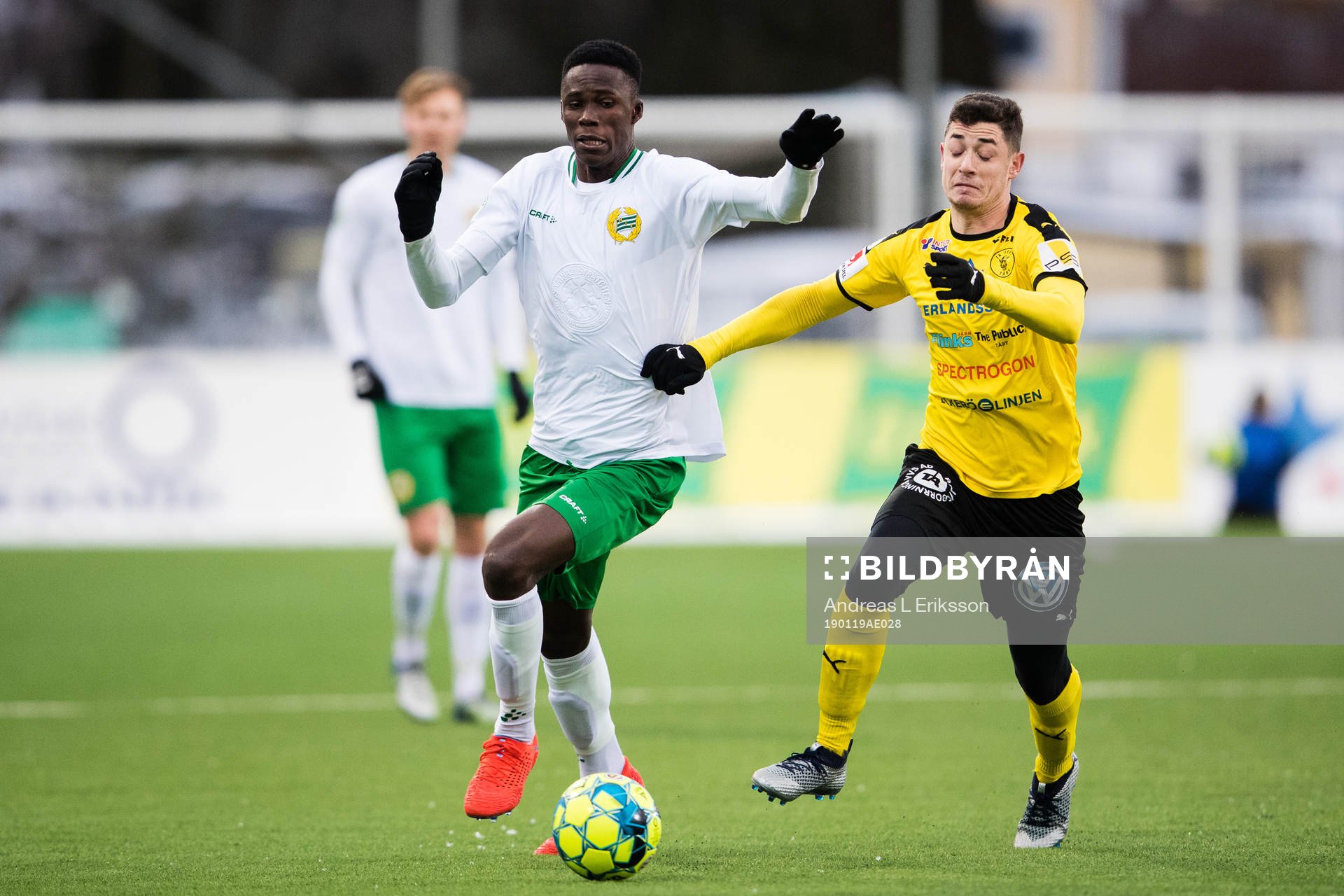 Hammarbys Kossounou Odilon i kamp om bollen med Frejs David