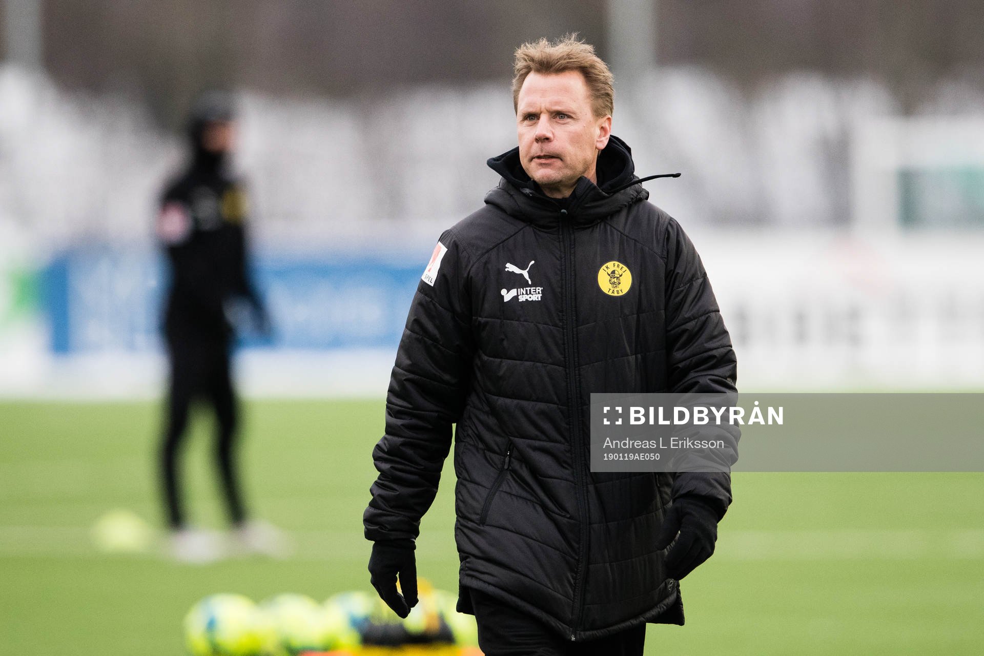 Frejs tränare Lukas Syberyjski innan träningsmatchen i