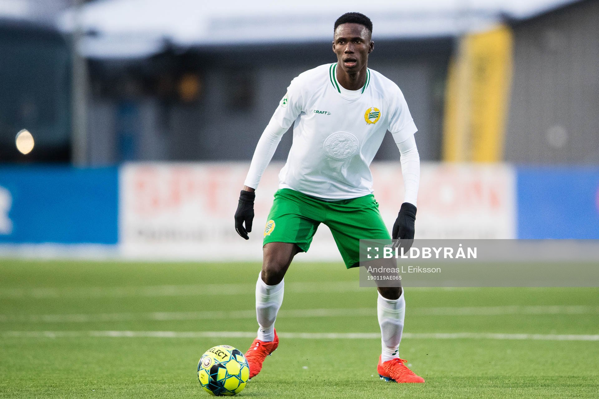 Hammarbys Kossounou Odilon med bollen under träningsmatchen i fotboll mellan Frej och Hammarby den 19 januari 2019 i Stockholm. 