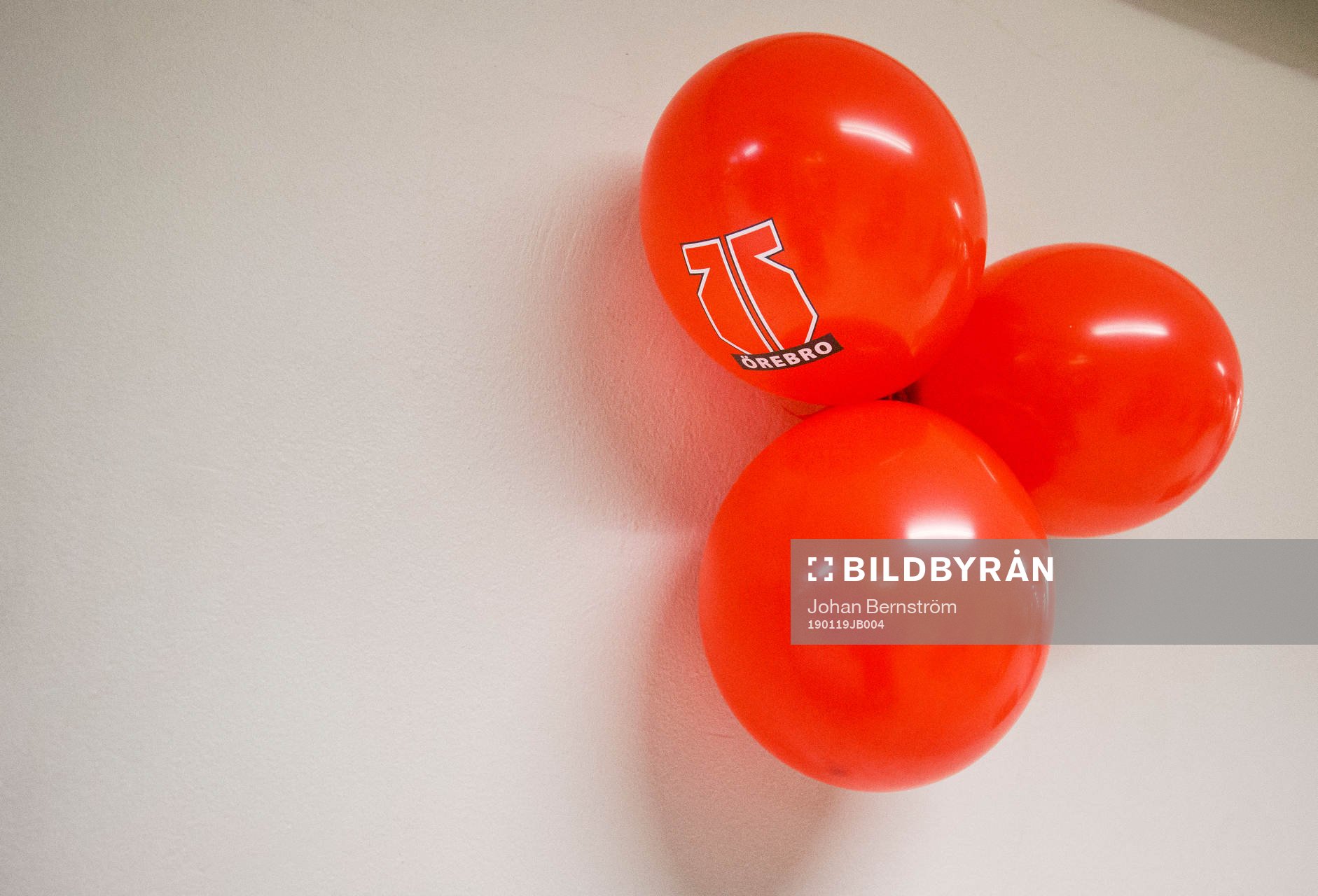 Ballonger med Örebro logotyp