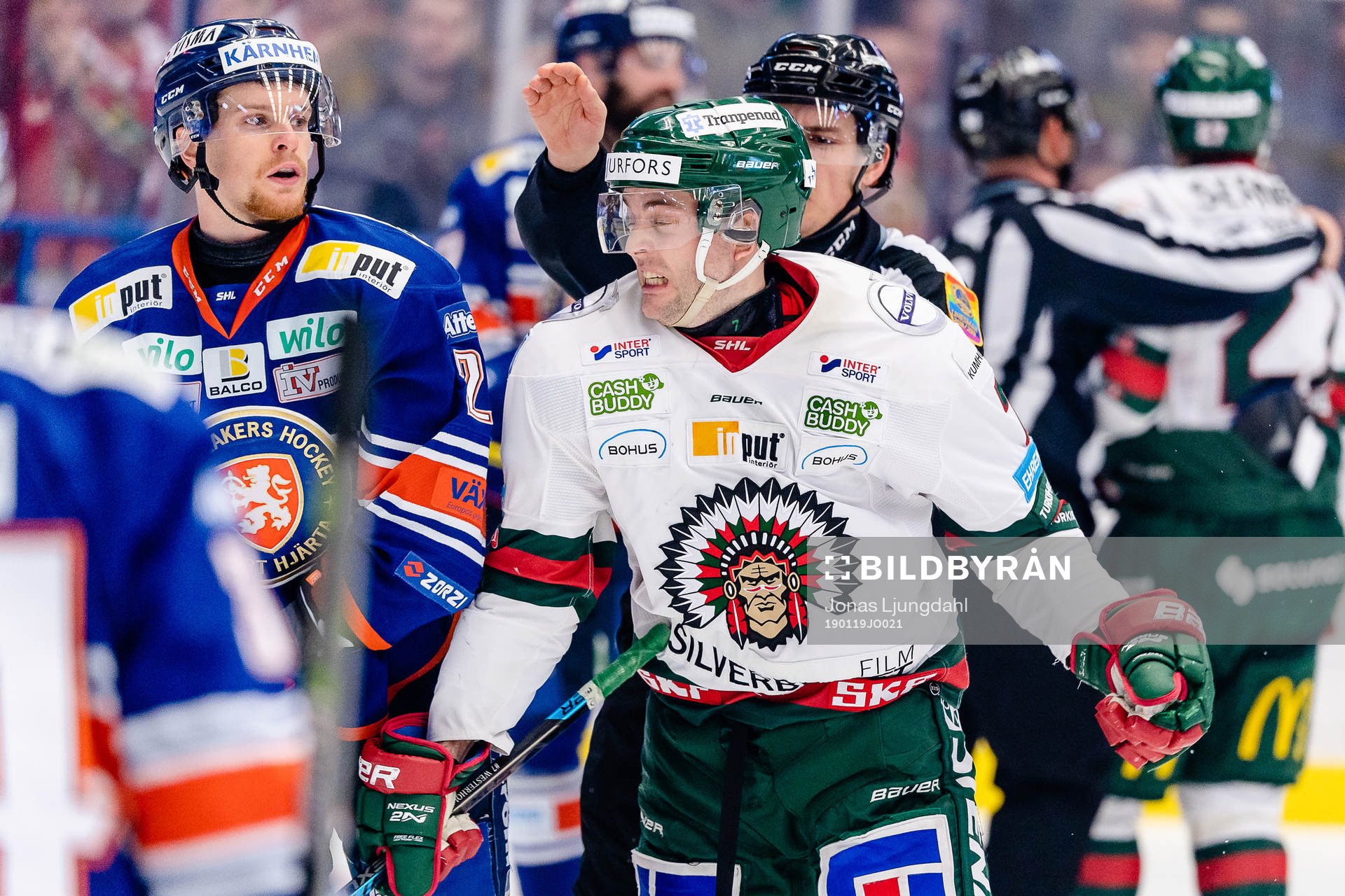 Gruff mellan Växjös Brendan Shinnimin och Frölunda