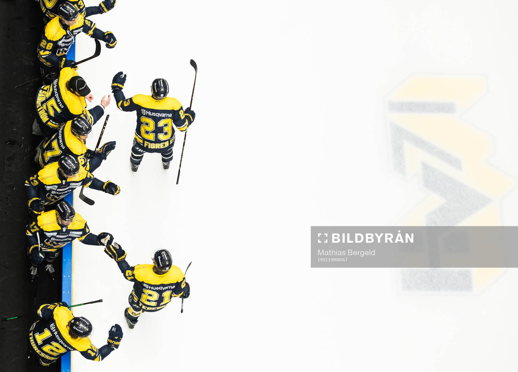 s HV71:s Robin Figren och Mattias Tedenby jublar med