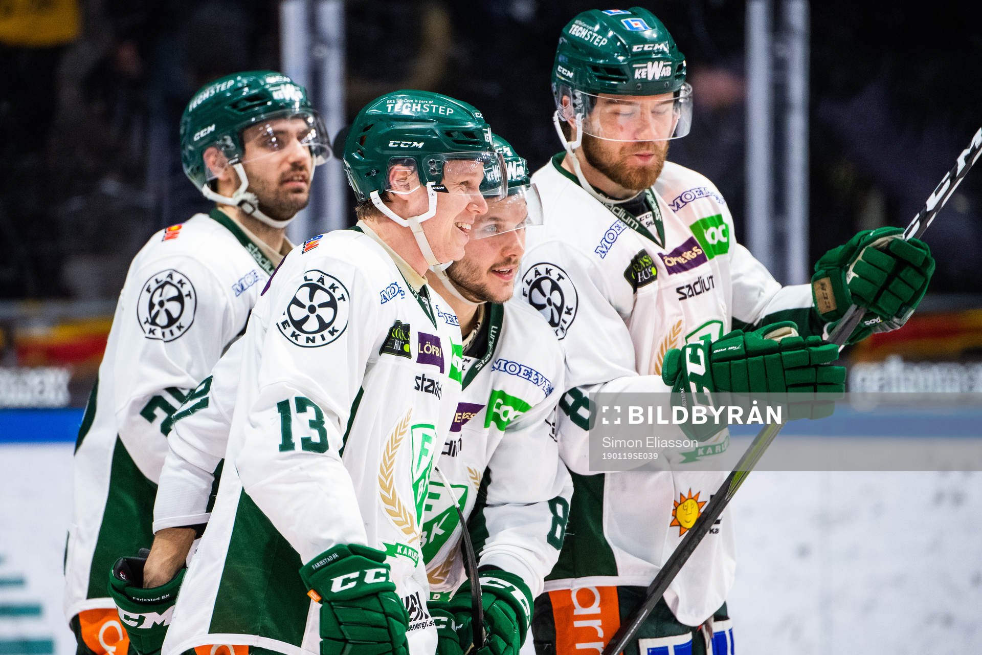 Färjestads Daniel Viksten och Theodor Lennström jublar