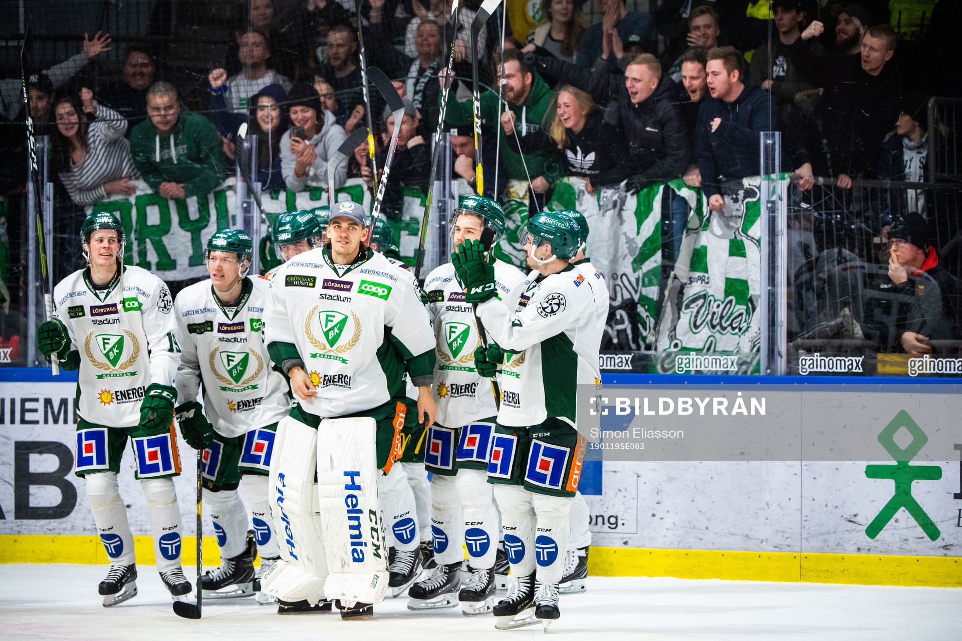 Färjestad jublar framför supportrar