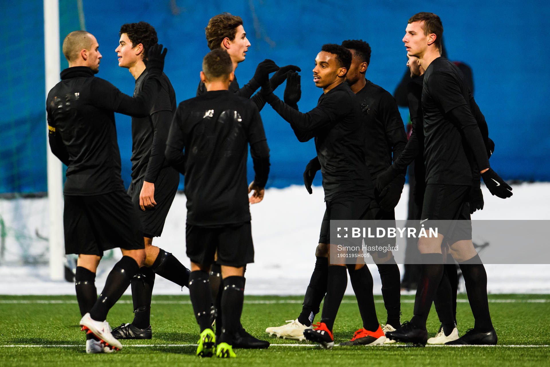 AIK:s Bilal Hussein jublar med lagkamrater efter 1-0 under träningsmatchen i fotboll mellan Vasalund och AIK den 19 januari 2019 i Stockholm.