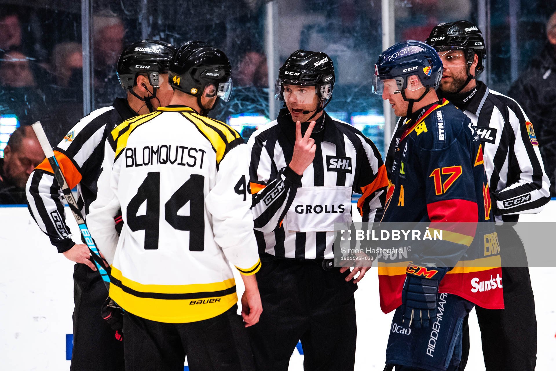 Brynäs Jacob Blomqvist och Djurgårdens Henrik Eriksson  i
