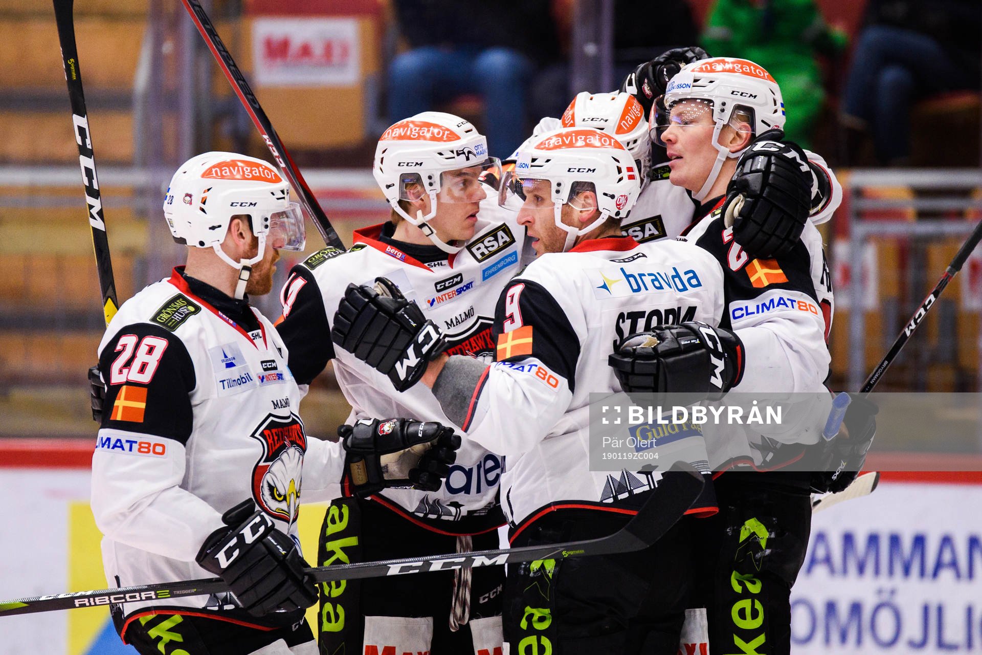 Malmö Redhawks Fredrik Händemark jublar med lagkamrater