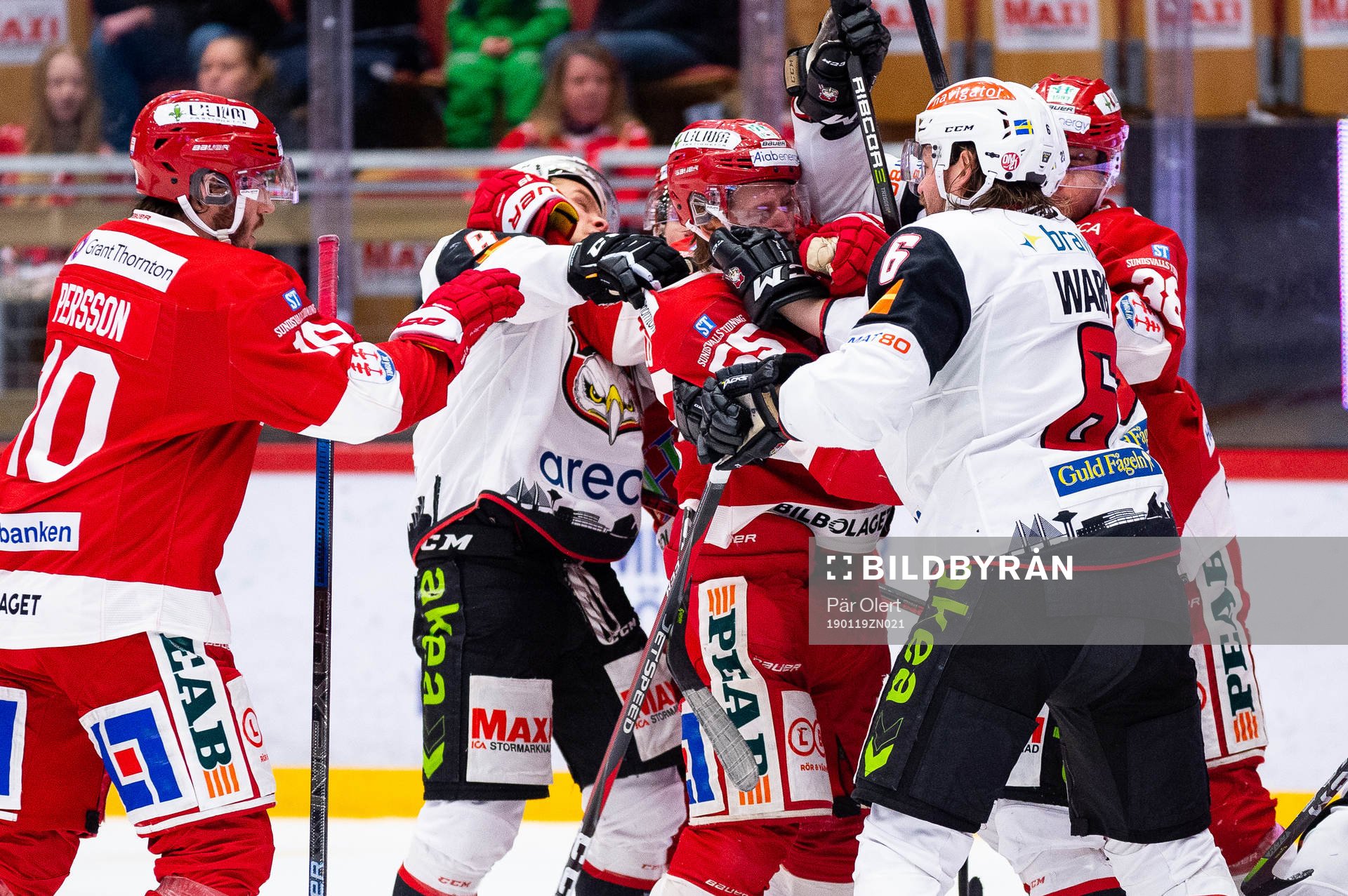 Timrås Vilmos Gallo och Malmö Redhawks Stefan Warg
