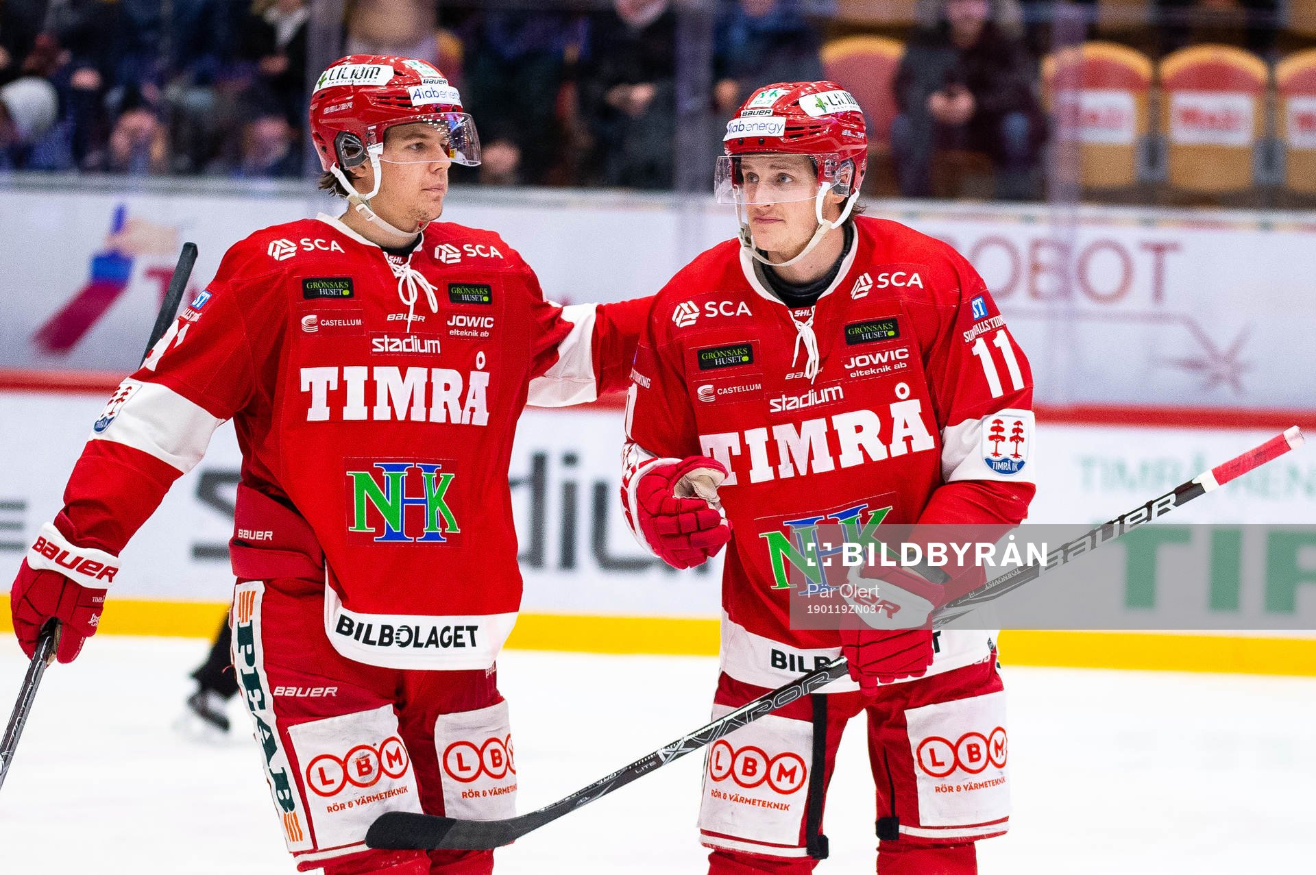 Timrås Filip Hållander och Henrik Törnqvist jublar
