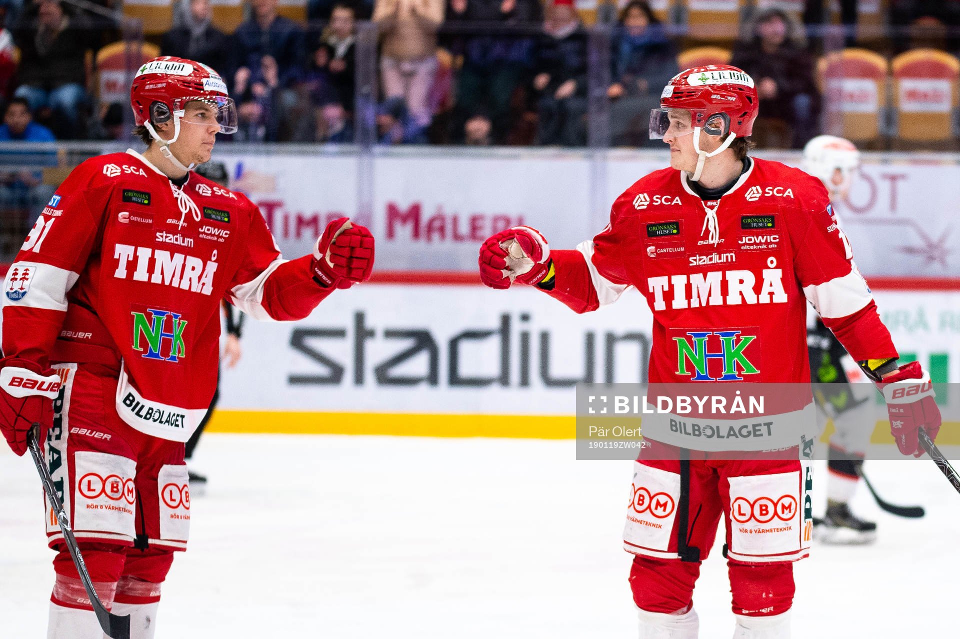 Timrås Filip Hållander och Henrik Törnqvist jublar