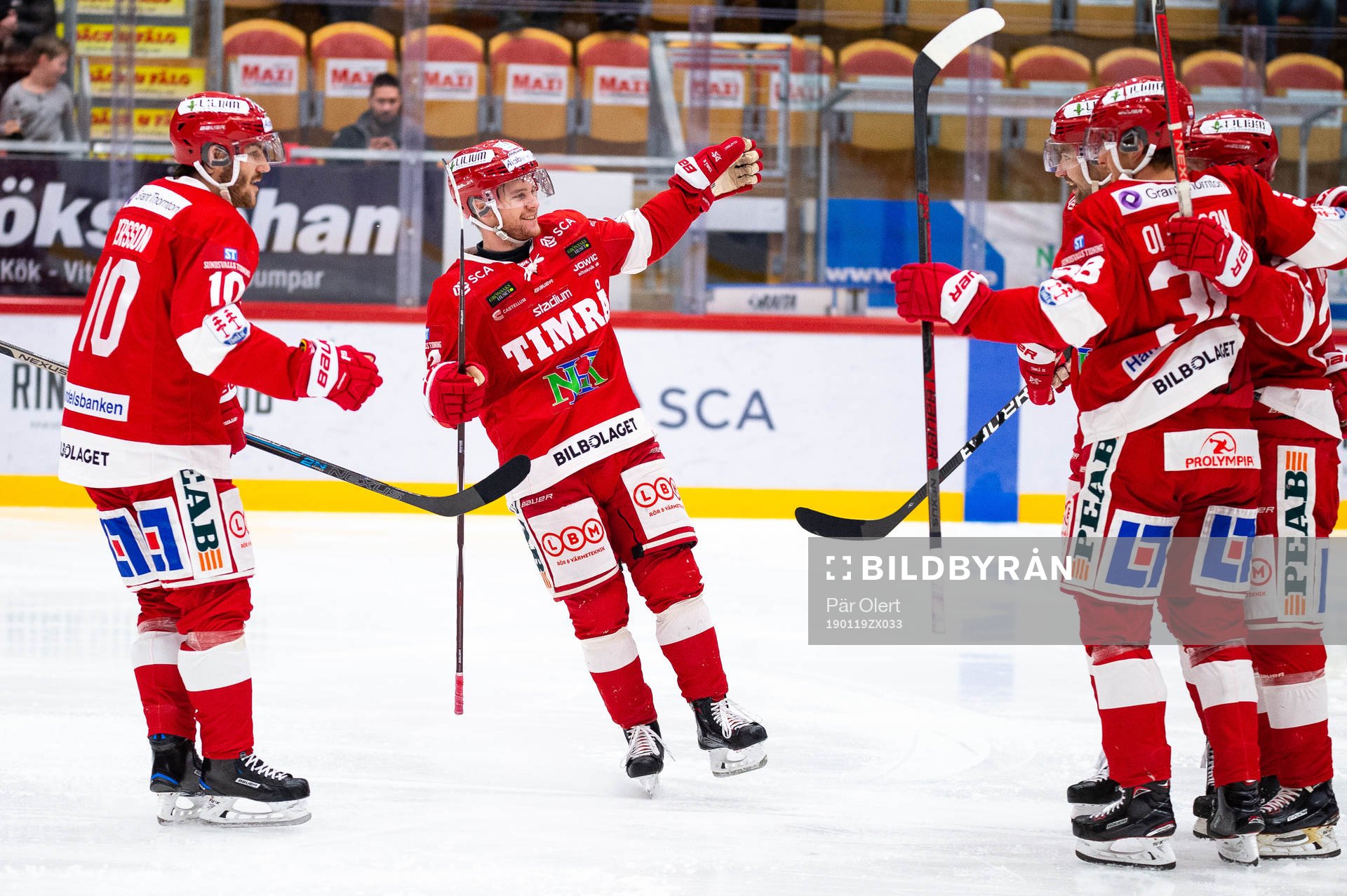 Timrås Emil Berglund och kamrater jublar
