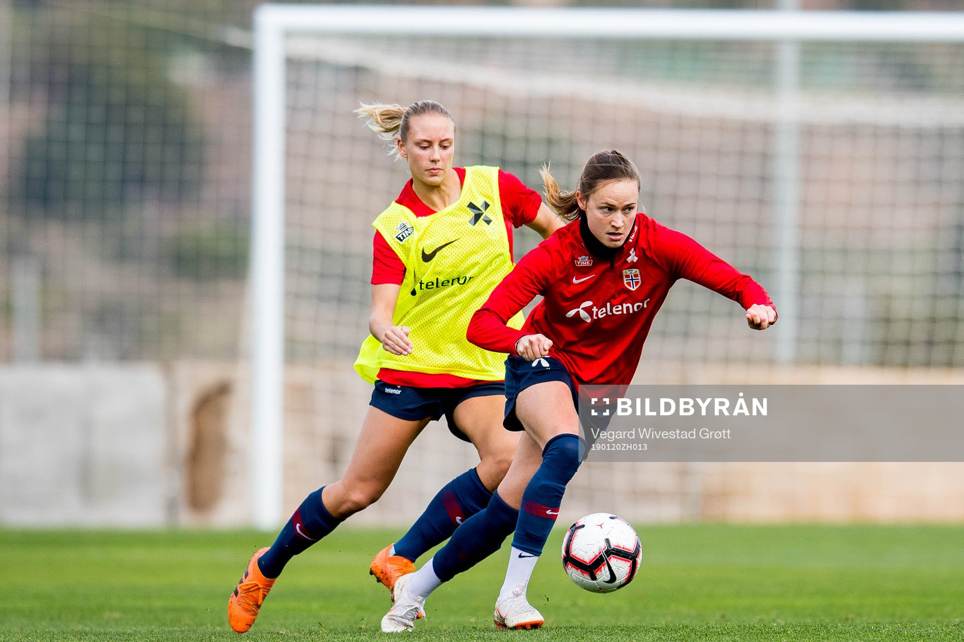 Lisa Naalsund and Caroline Graham Hansen of Norway