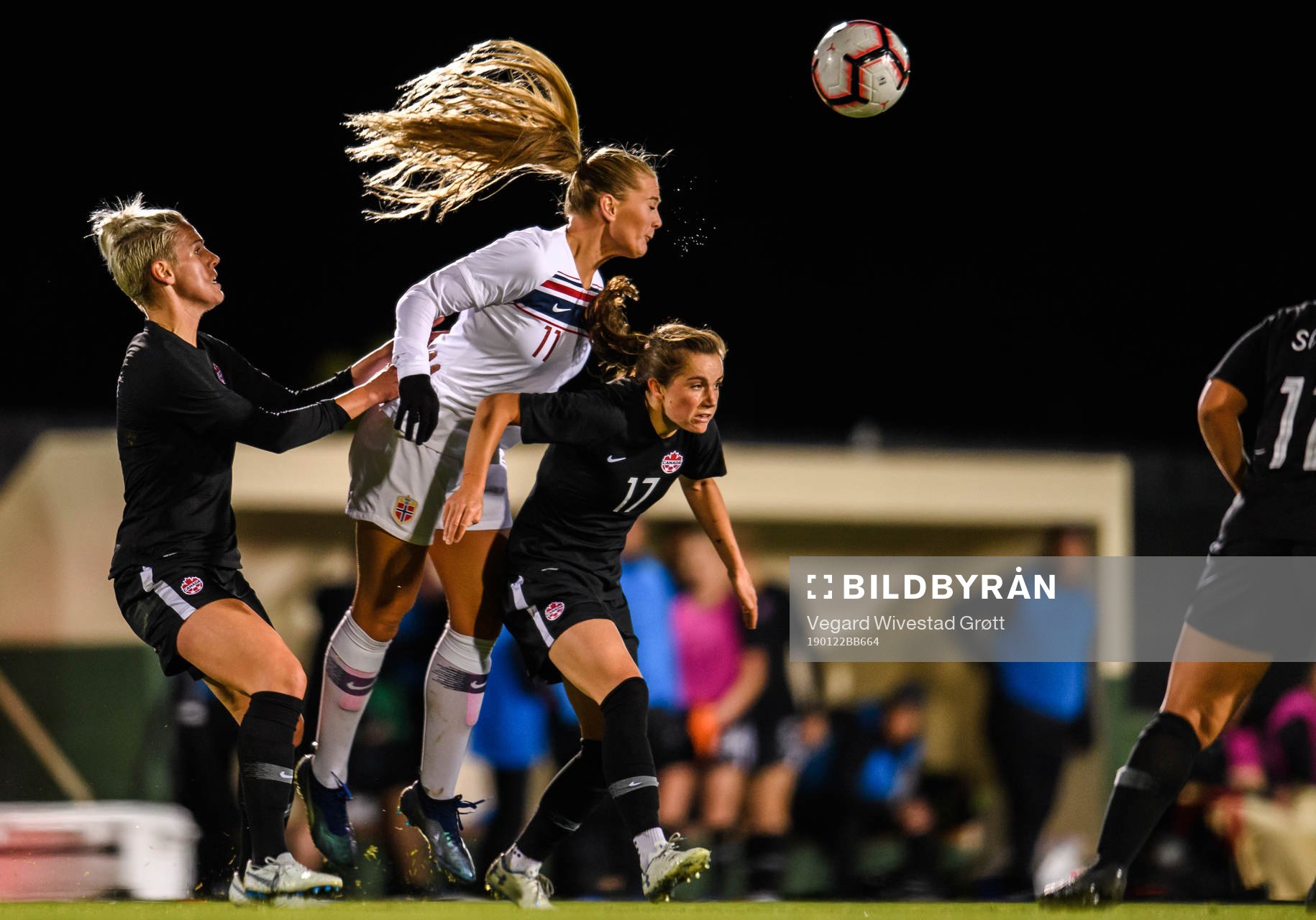 Lisa-Marie Karlseng Utland of Norway and Jessie Fleming of