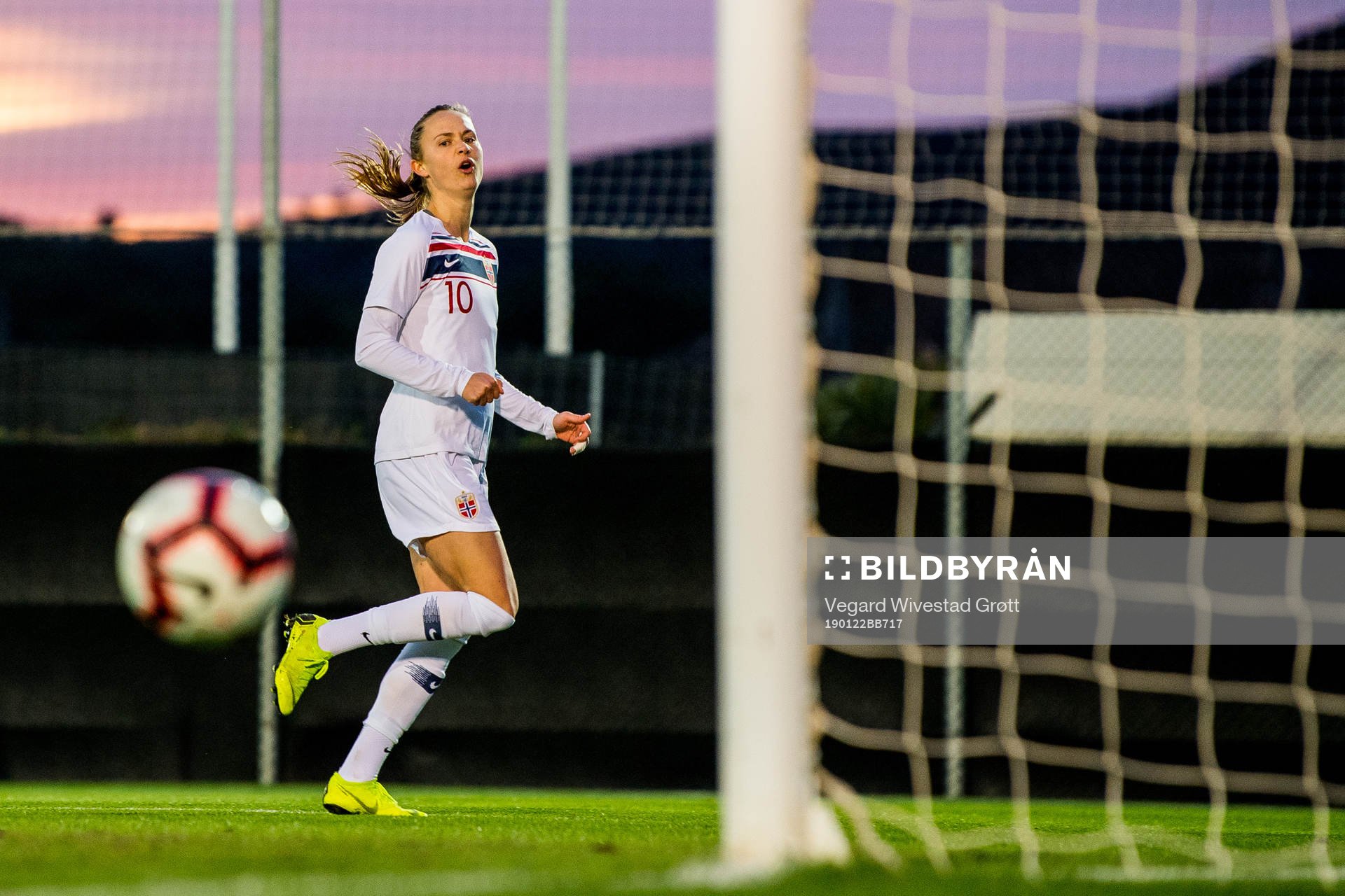 Caroline Graham Hansen of Norway sees her attempt go wide