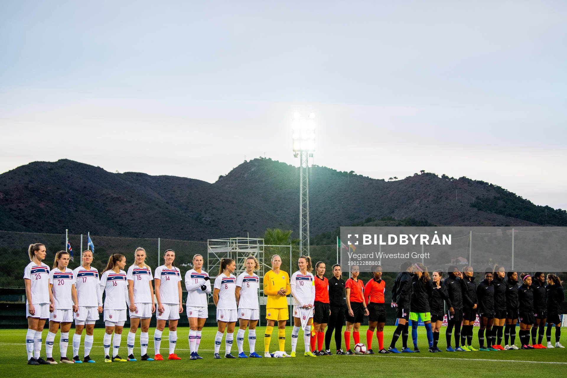 Stine Hovland, Emilie Bosshard Haavi, Kristine Minde, Guro Reiten, Kristine Leine, Ingrid Syrstad Engen, Lisa-Marie Karlseng Utland, Vilde Bøe Risa, Synne Skinnes Hansen, goalkeeper Ingrid Hjelmseth and Caroline Graham Hansen of Norway line up ahead of the international friendly match between Norway and Canada on January 22, 2019 in La Manga.