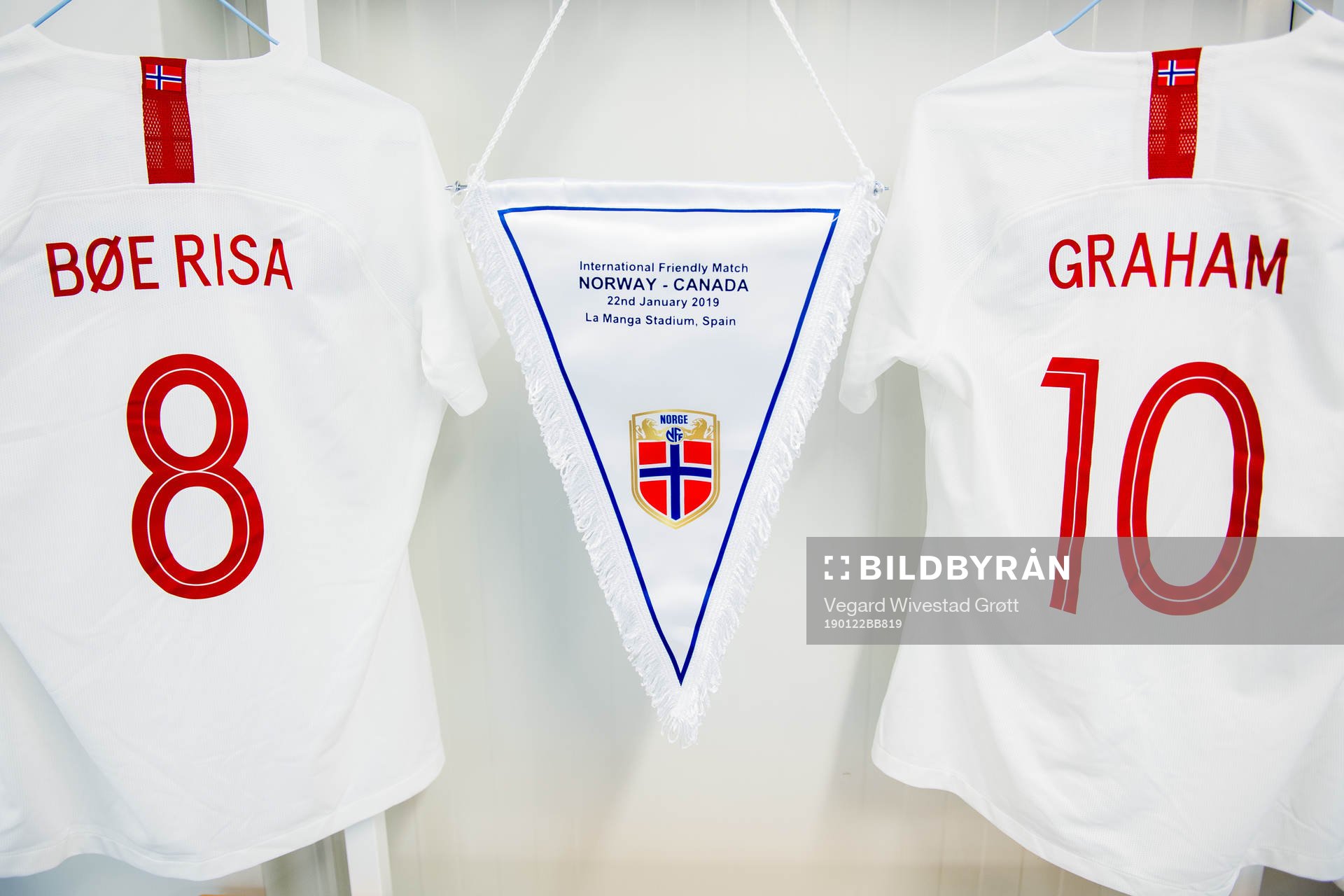 The shirts of Vilde Bøe Risa and Caroline Graham Hansen