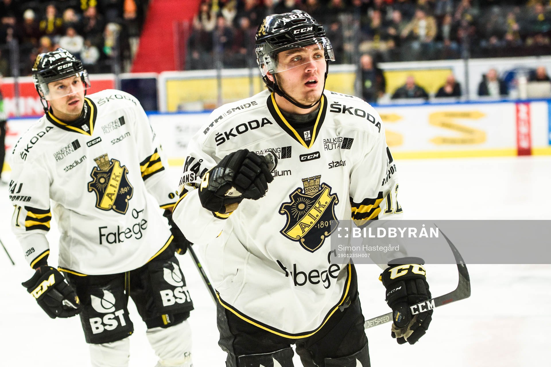 s Alexander Deilert och Max Lindholm jublar