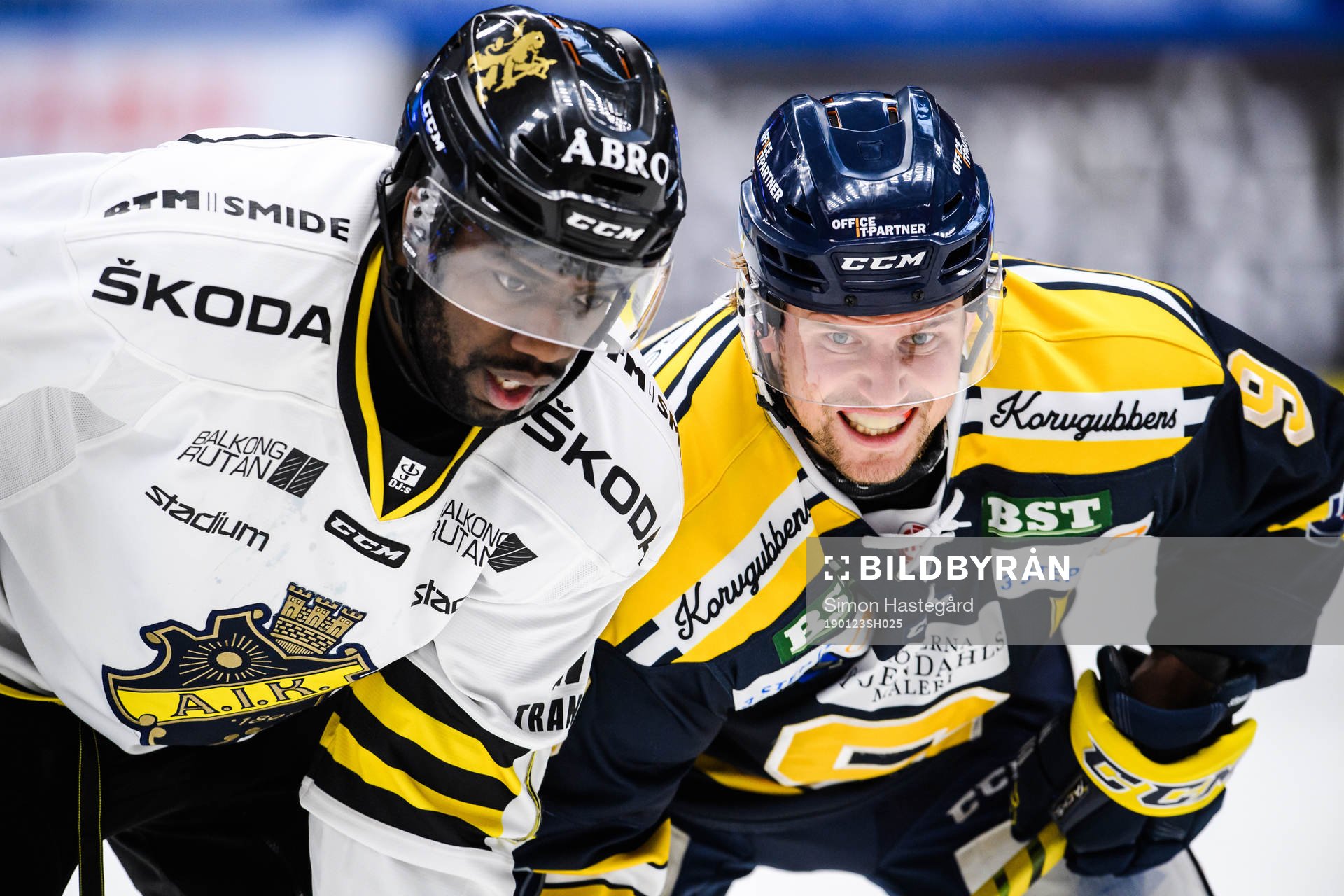 s Daniel Muzito Bagenda och Södertäljes Victor Andersson