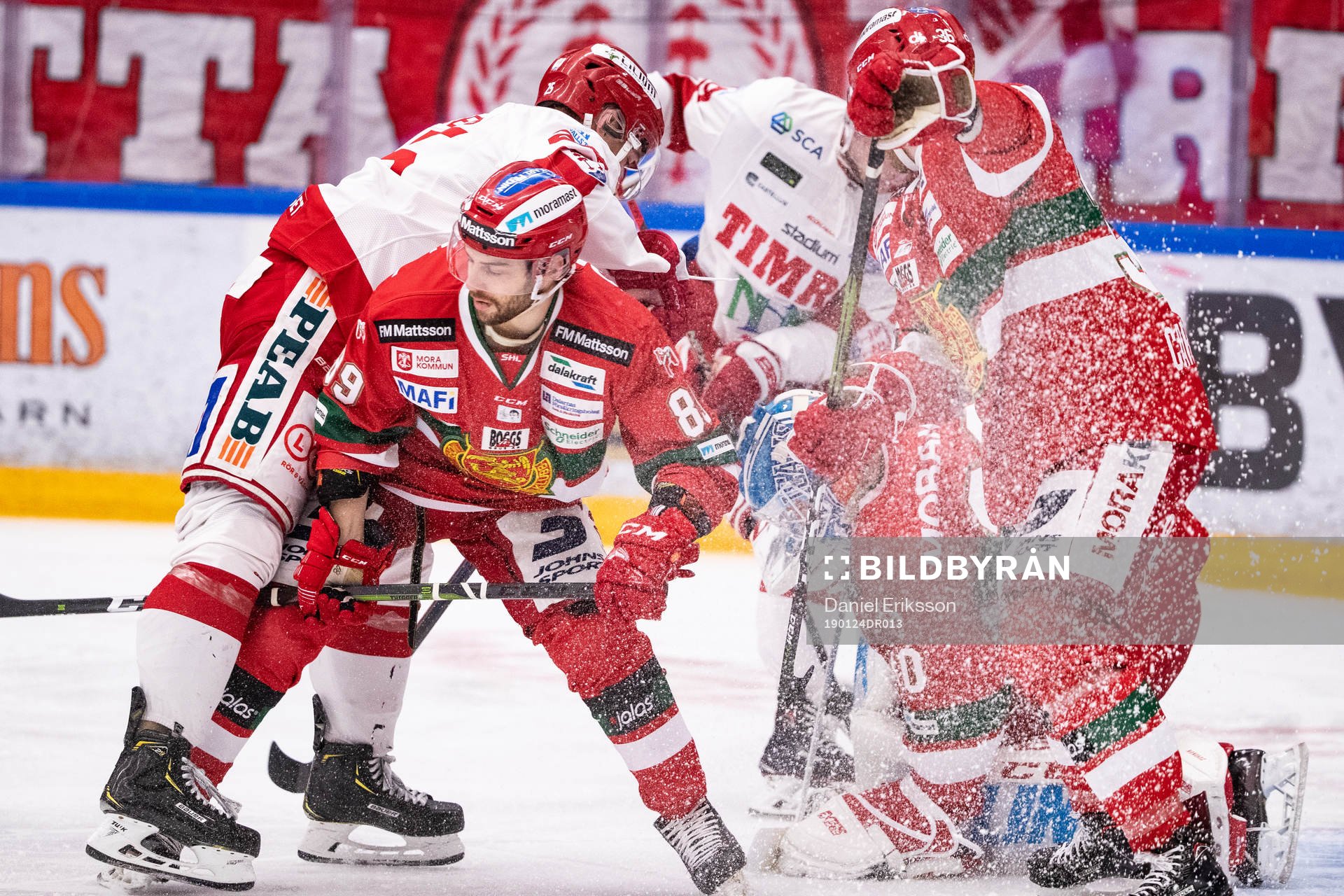 Timrås Patrik Blomberg och Moras Ryan Johnston och Moras