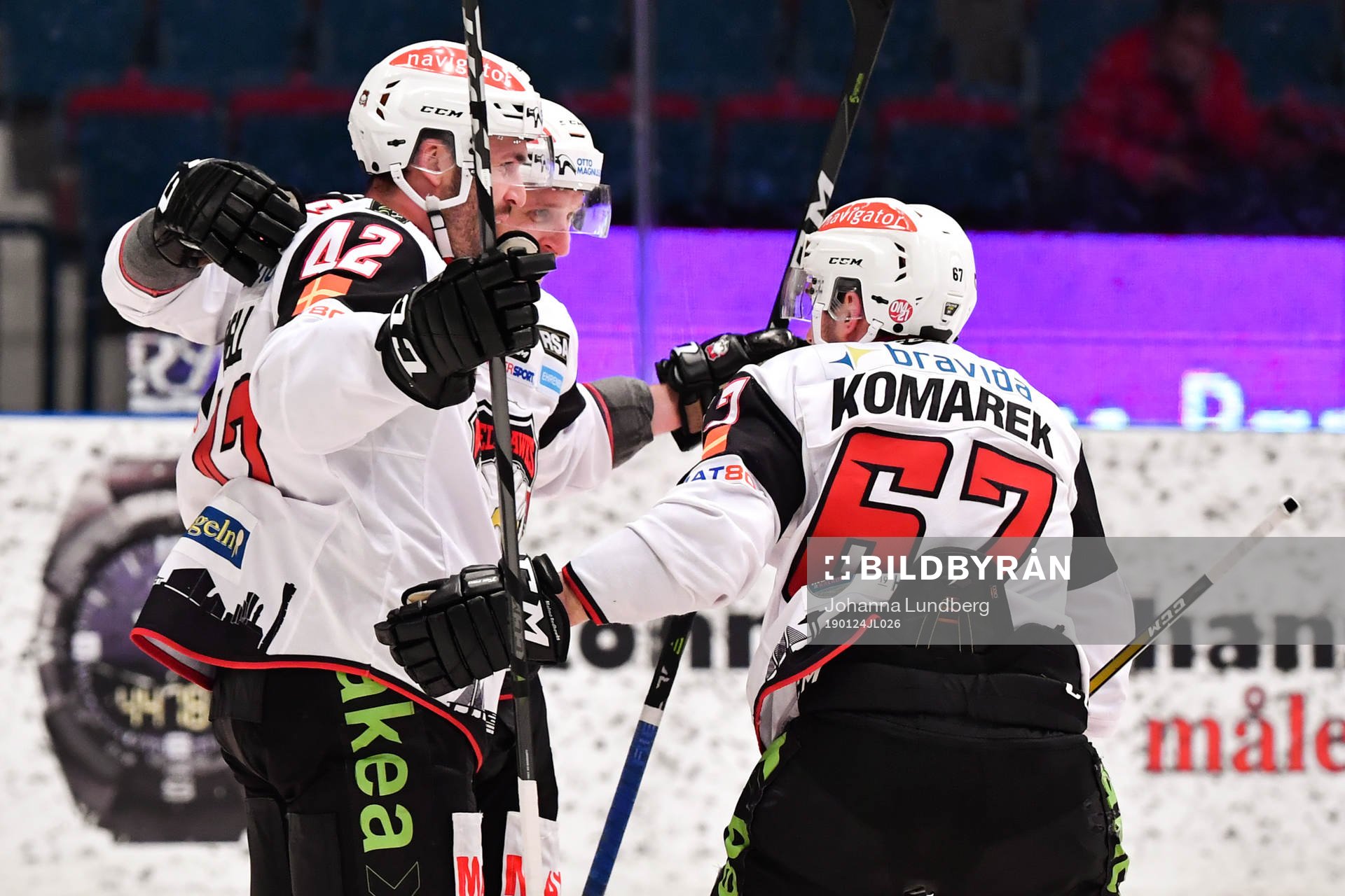 Malmö Redhawks Frederik Storm jublar med Niklas Arell och