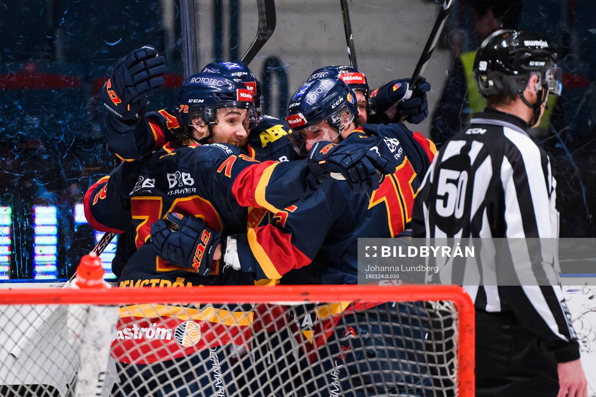 Djurgårdens Daniel Brodin jublar med lagkamrater