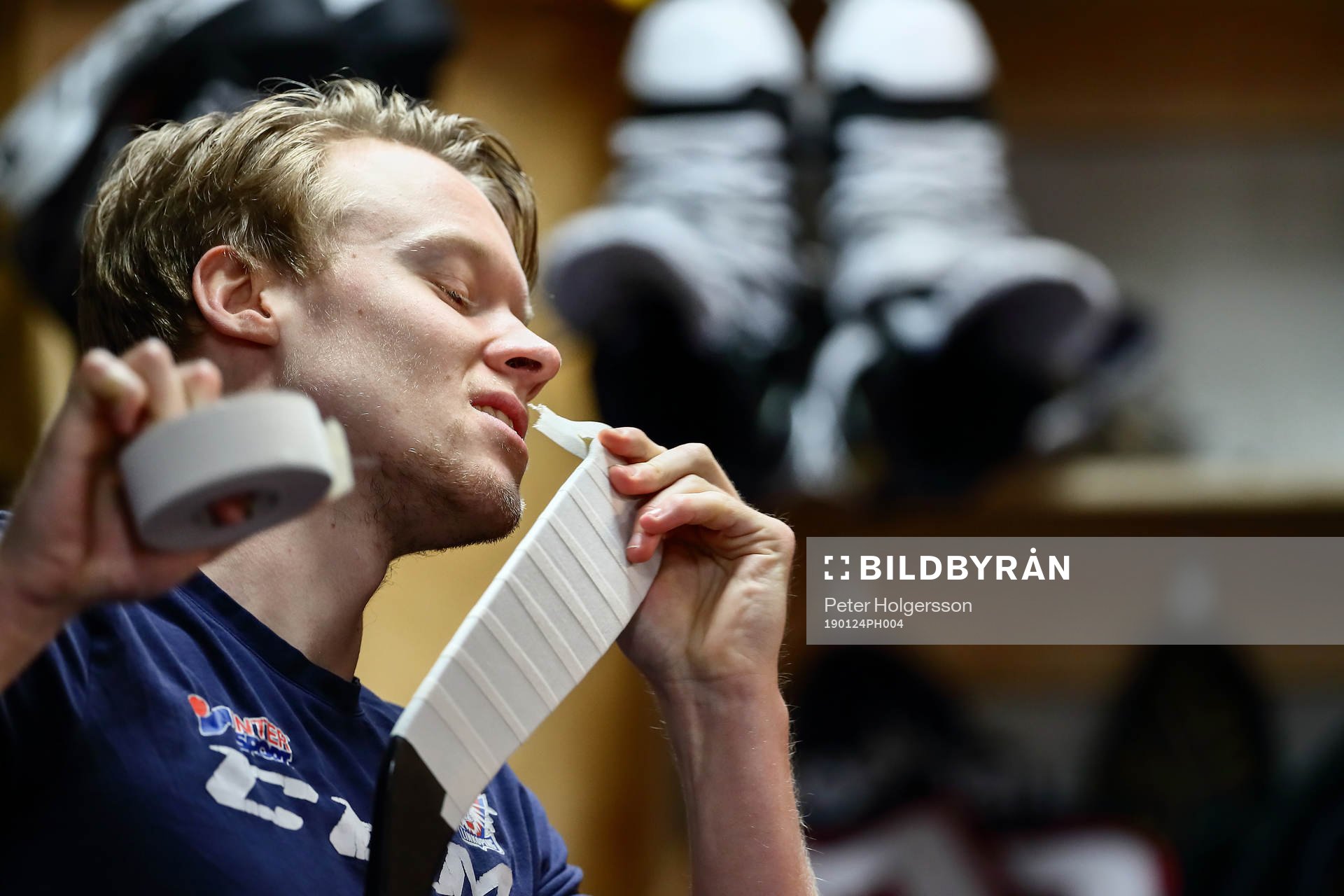 Linköpings Anton Karlsson före ishockeymatchen i SHL