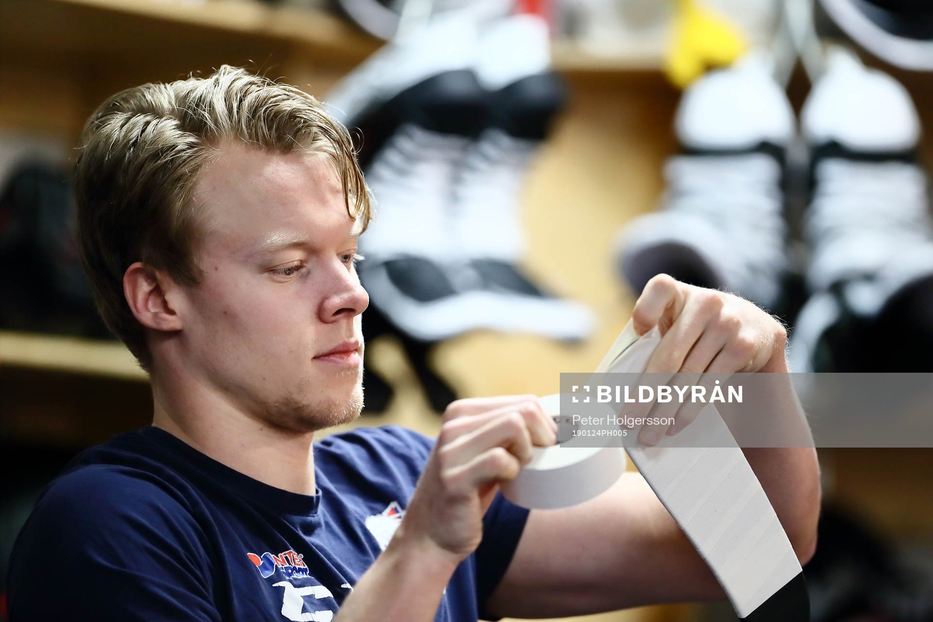 Linköpings Anton Karlsson före ishockeymatchen i SHL