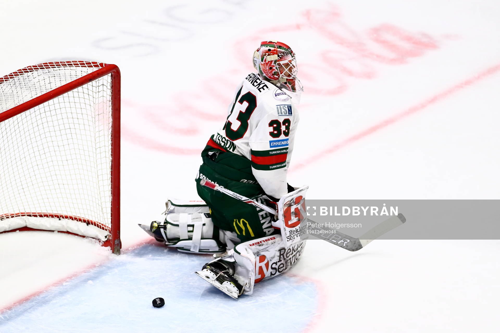 Frölundas målvakt Johan Mattsson släpper in mål 1-1