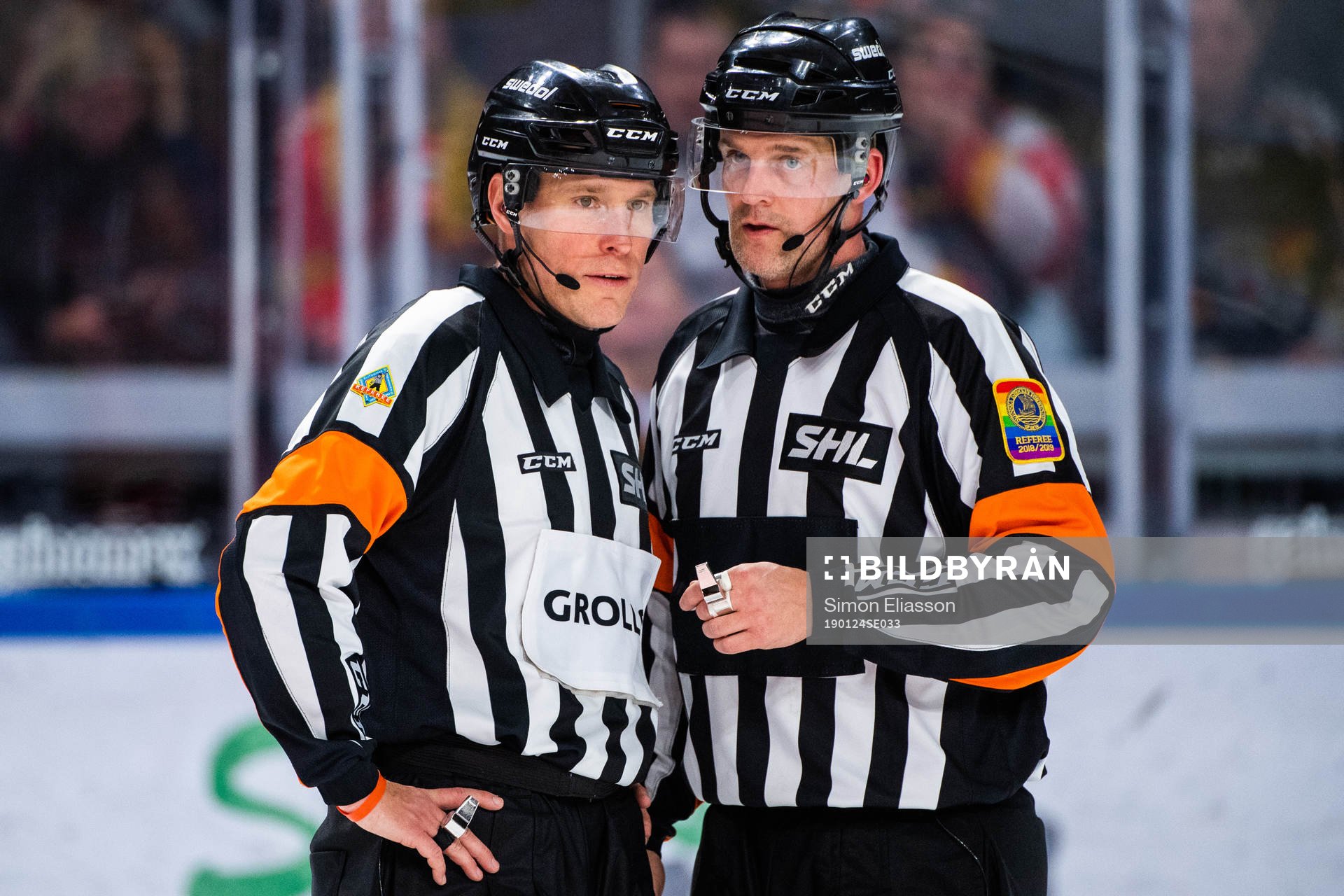 Domare Tobias Björk och Domare Mikael Nord