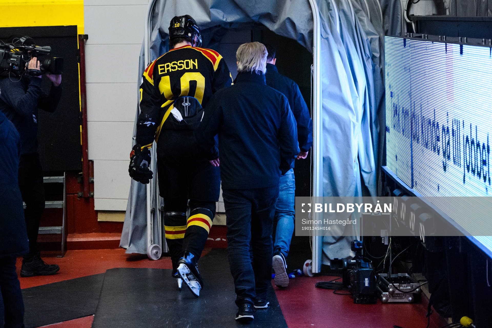 Brynäs Marcus Ersson lämnar isen
