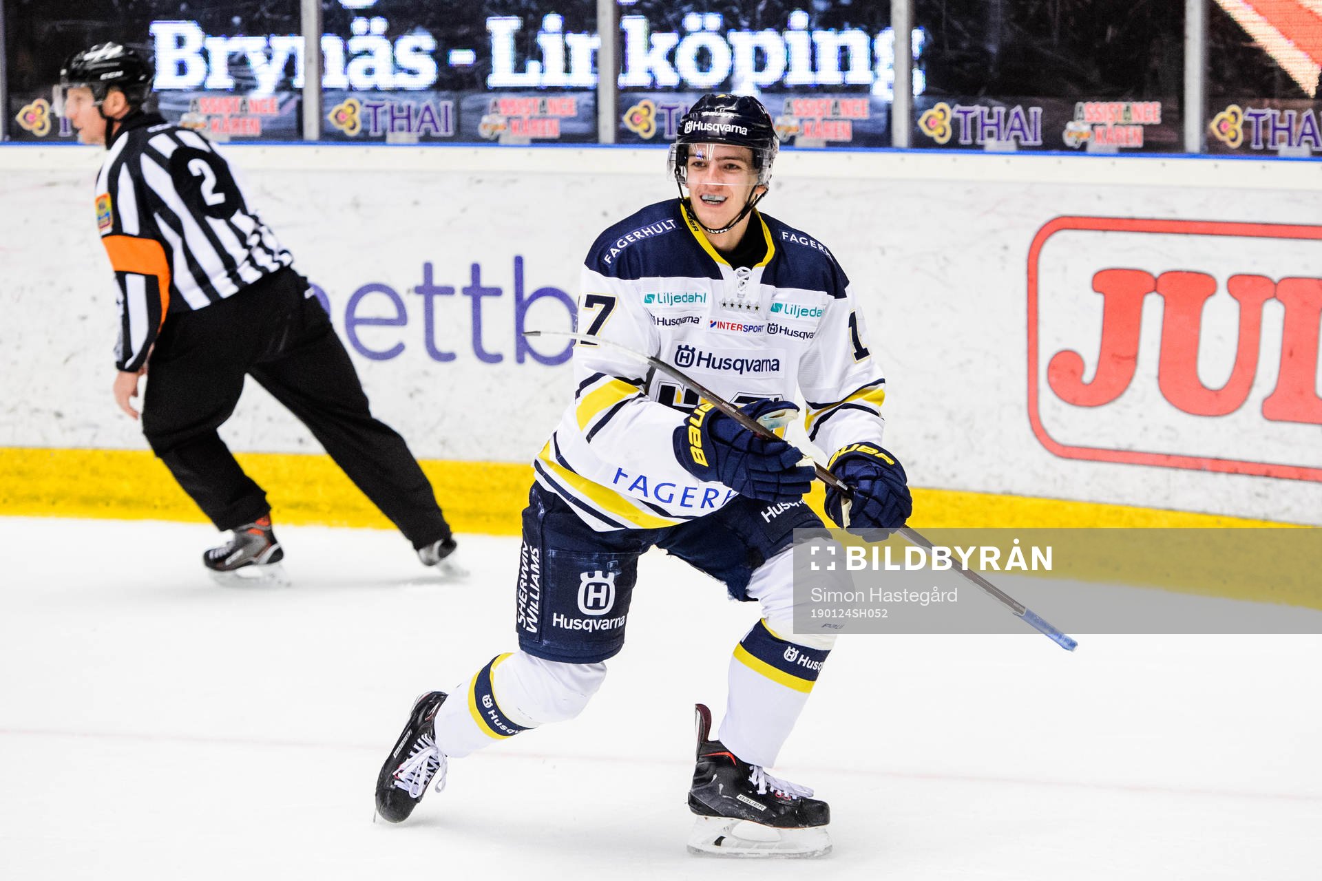 s Isac Brännström  jublar