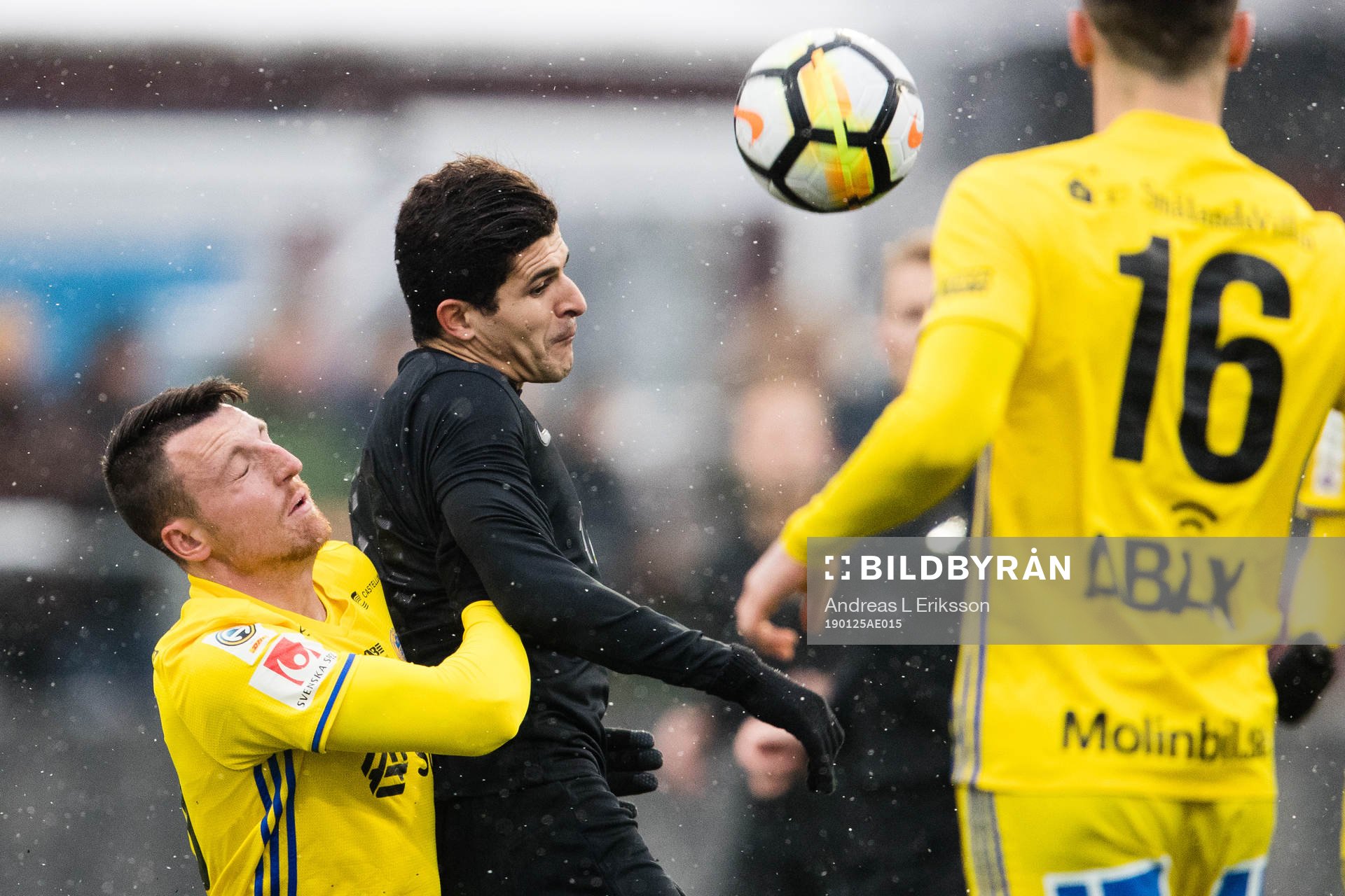 s Tarik Elyounoussi