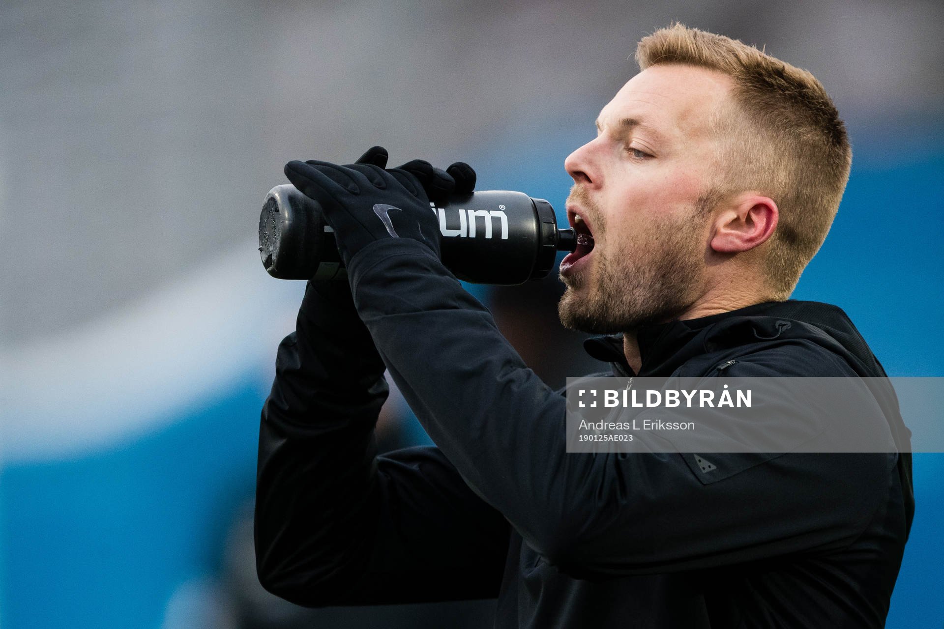 s Sebastian Larsson innan träningsmatchen i fotboll mellan