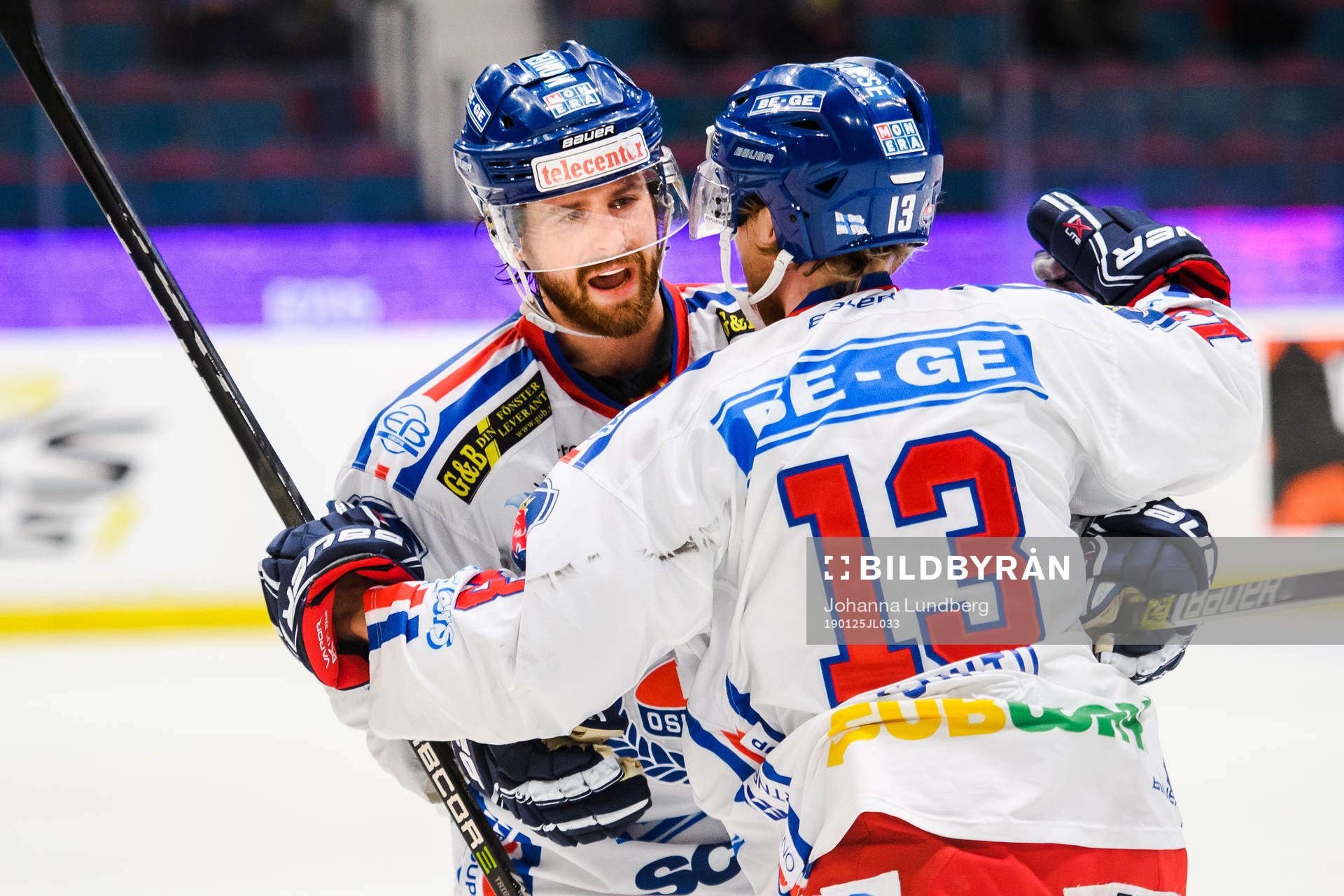 Oskarshamns Alex Hutchings jublar med Matias Sointu