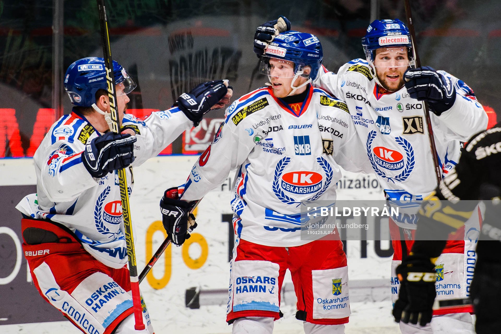 Oskarshamns Nicklas Heinerö jublar med lagkamrater