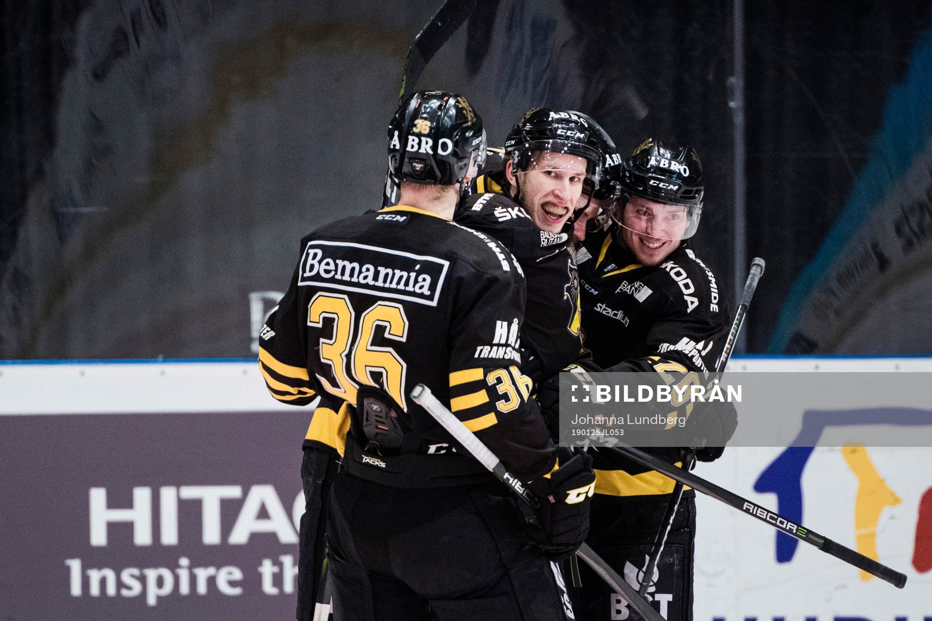 s Fredric Weigel, Anton Holm och Jesper Frödén jublar