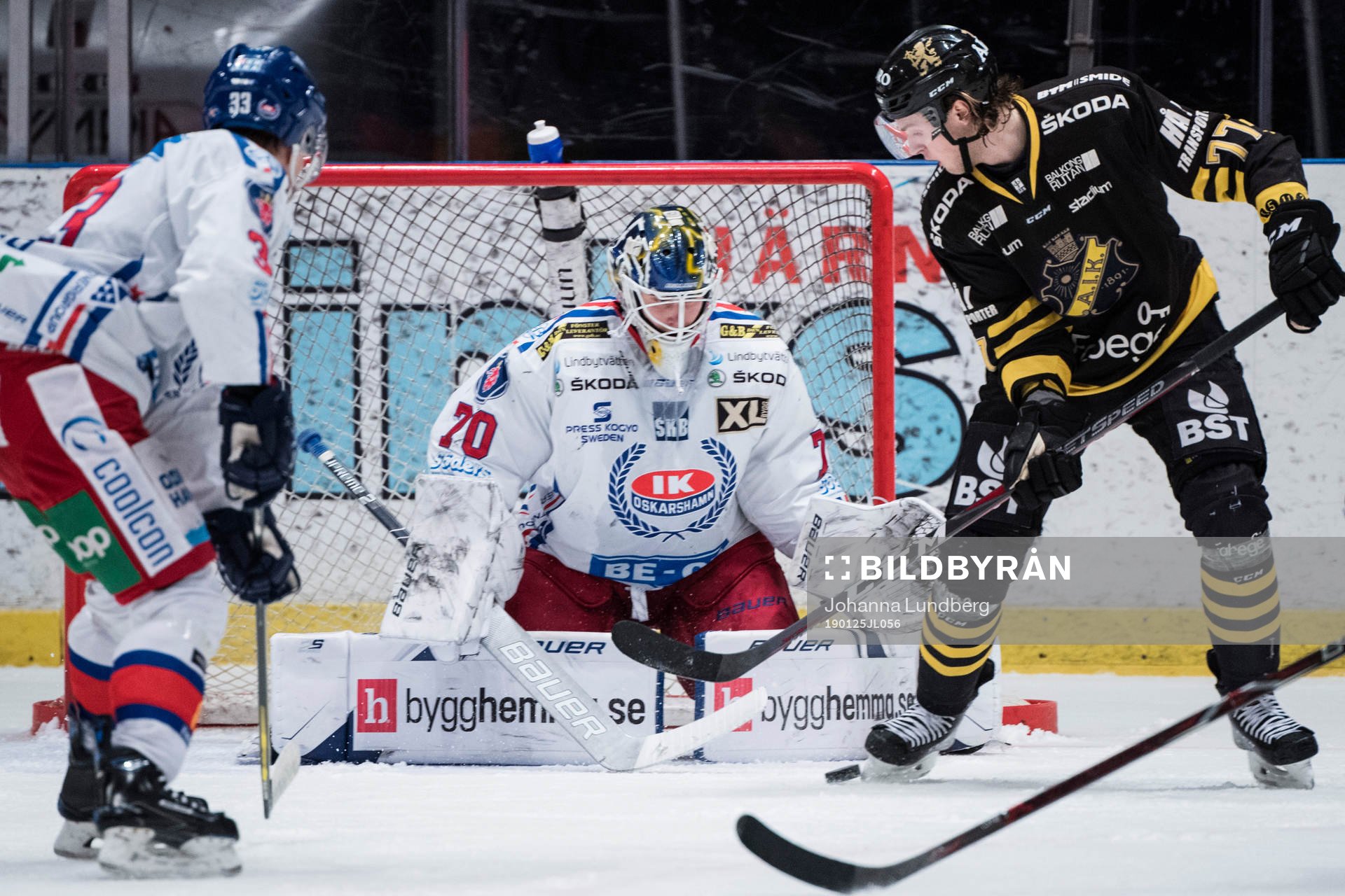 s Alexander Deilert och Oskarshamns målvakt Adam Åhman