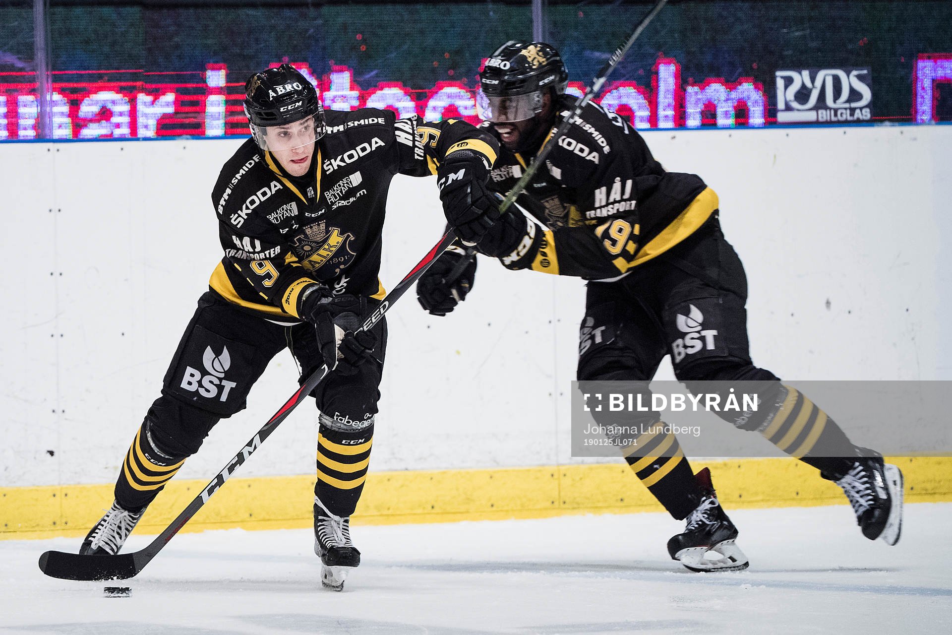 s Garry Nunn och Daniel Muzito Bagenda