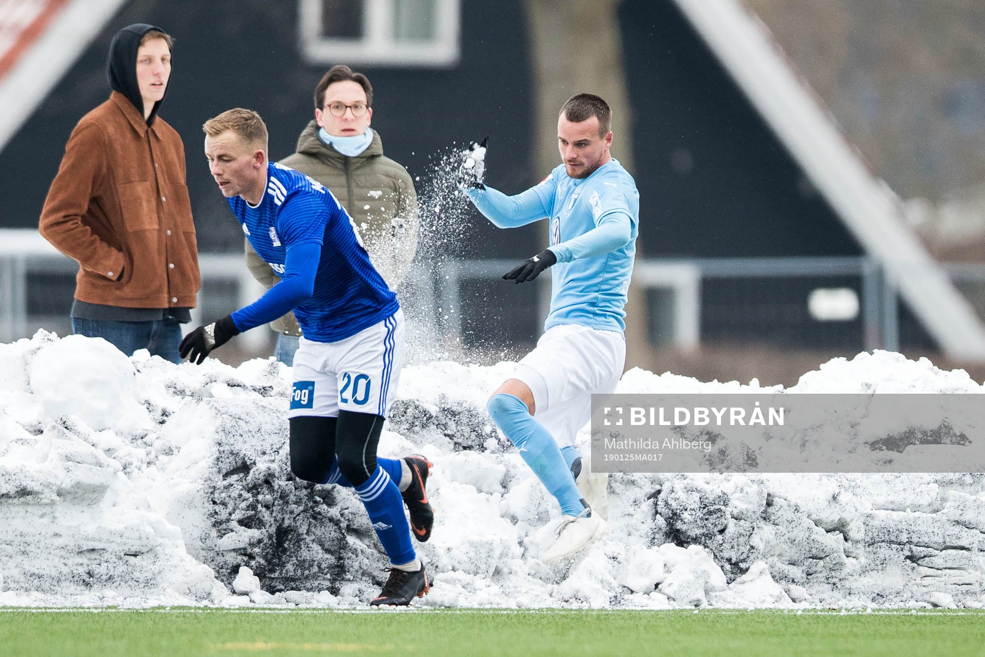 Malmö FFs Eric Larsson ute i snön