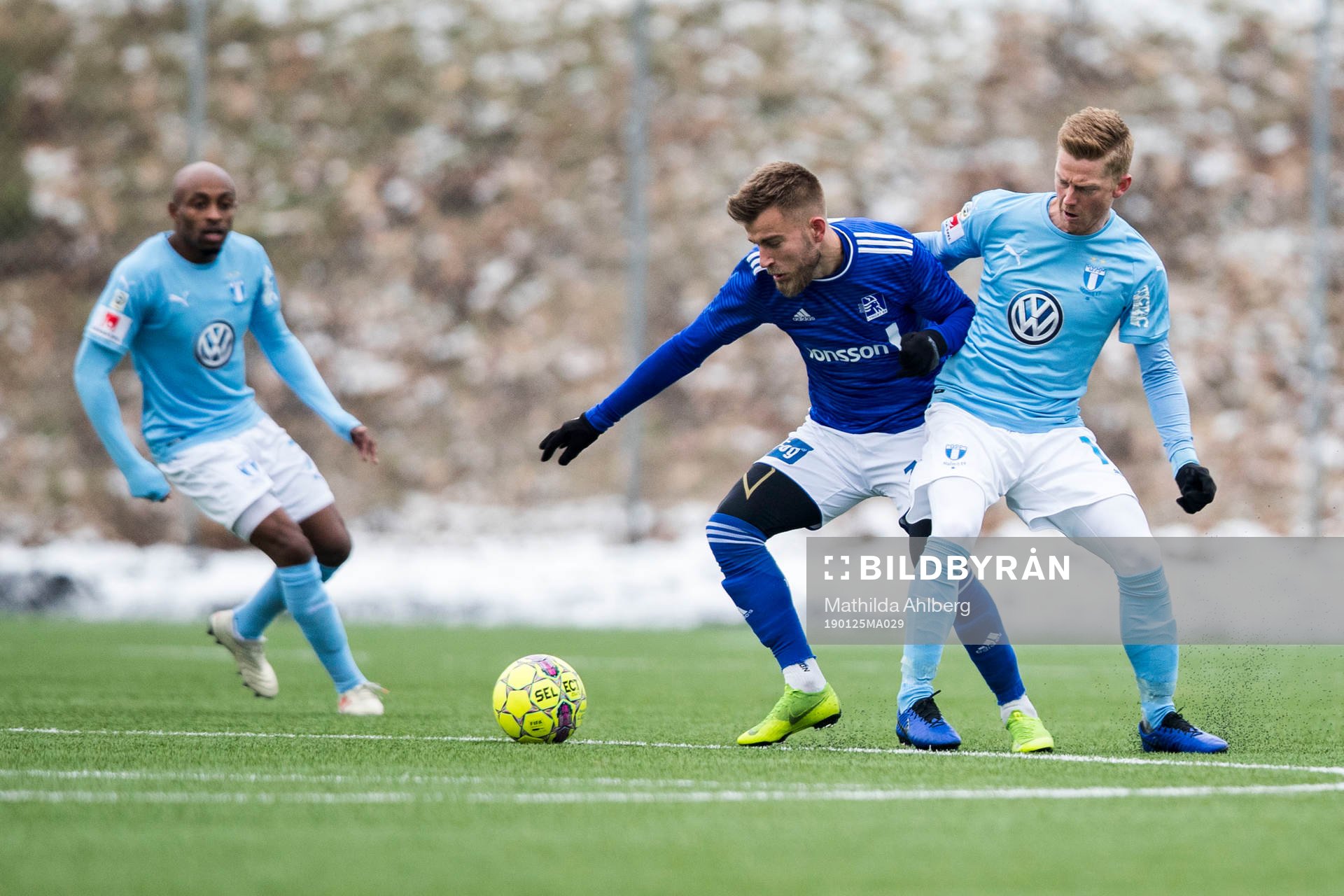 Lyngbys Jesper Christjansen och Malmö FFs Anders Christiansen under träningsmatchen i fotboll mellan Lyngby och Malmö FF den 25 januari 2019 i Lyngby.